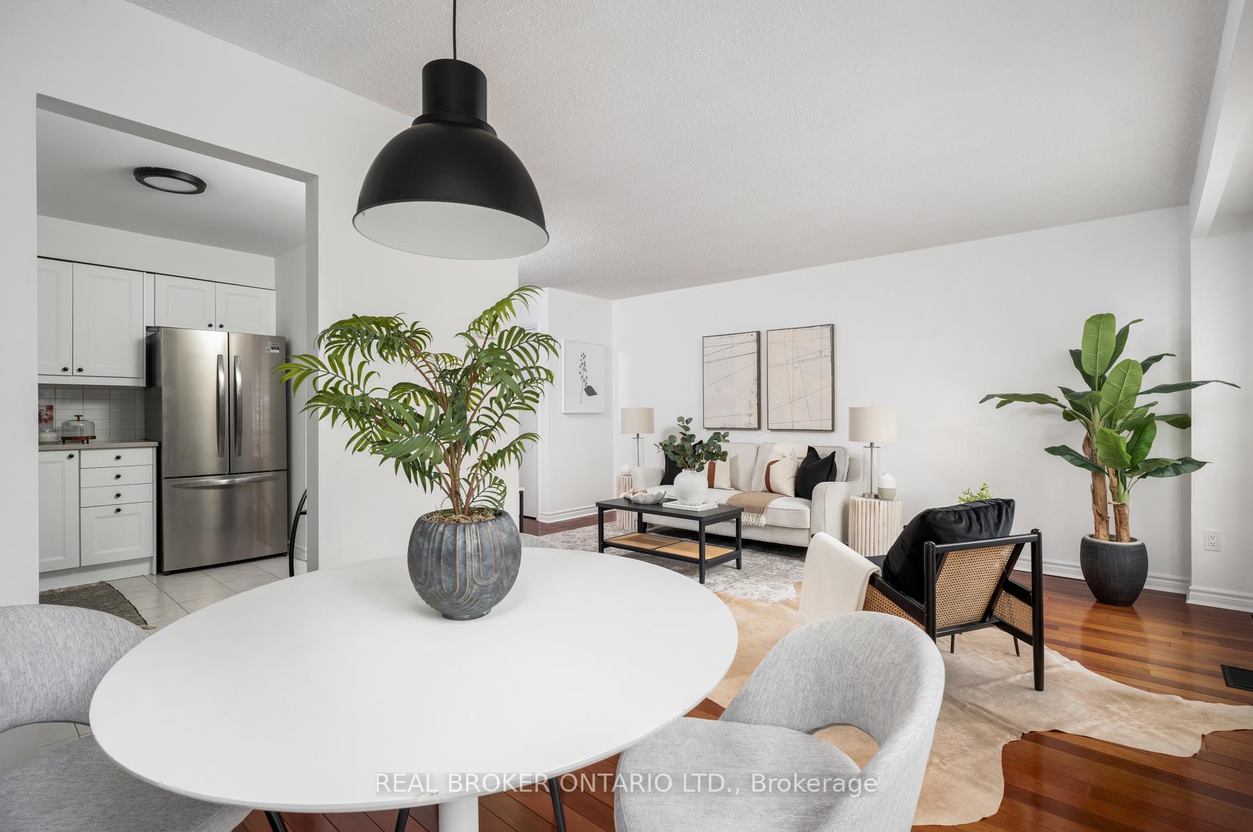 Photo 14 of 17 Knightsbridge Way, Markham, Markham Village — HOMEH