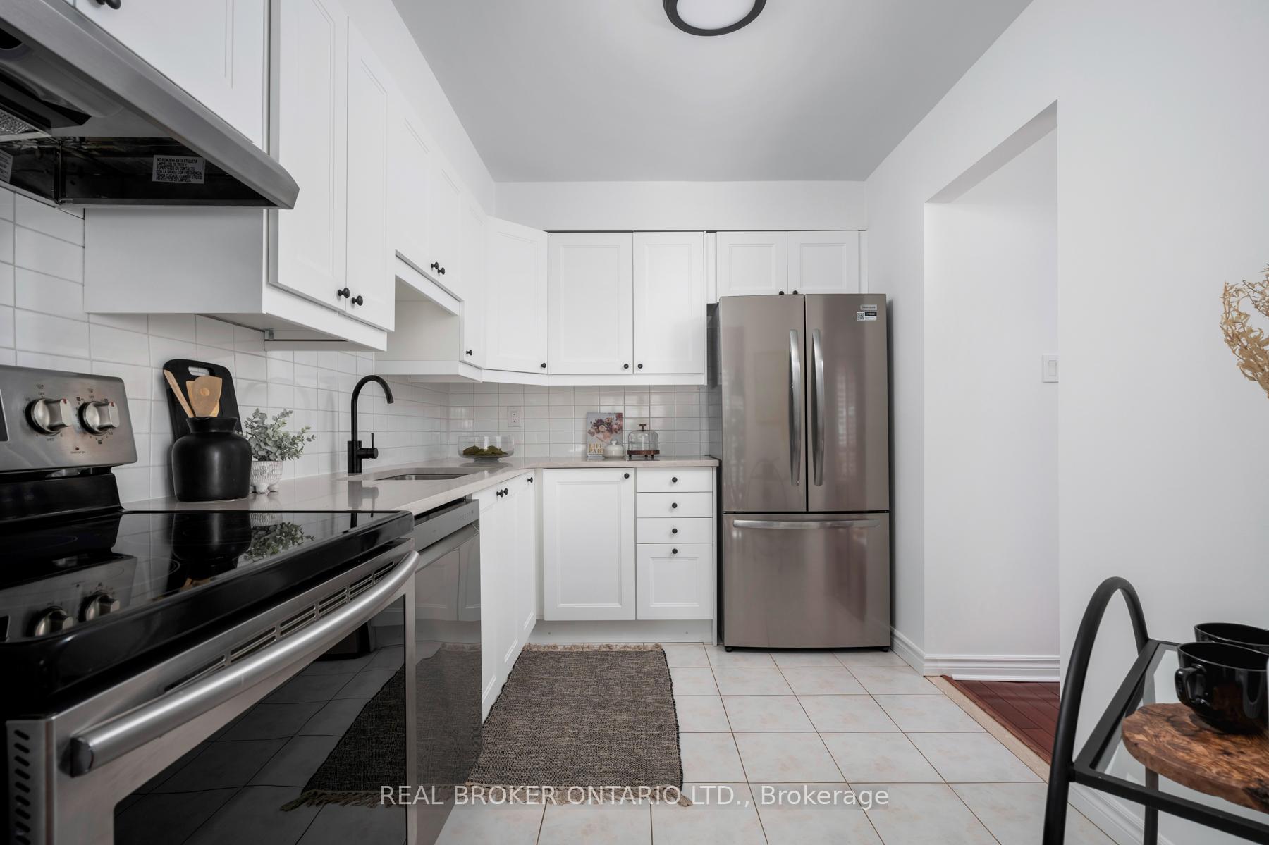 Photo 18 of 17 Knightsbridge Way, Markham, Markham Village — HOMEH