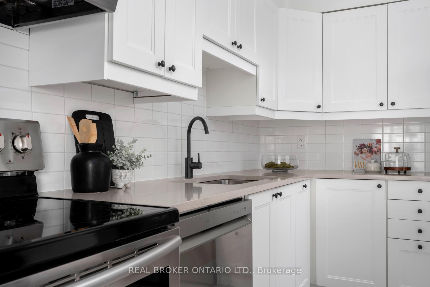 Photo 19 of 17 Knightsbridge Way, Markham, Markham Village — HOMEH