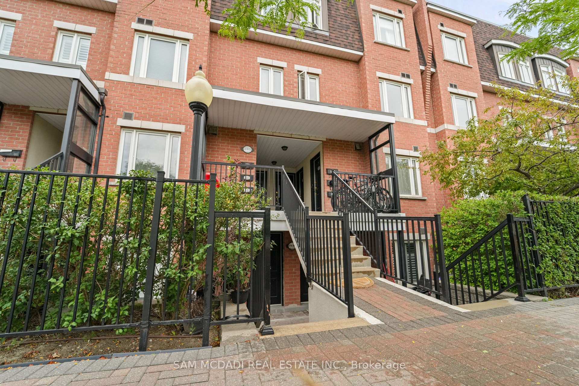Front of Unit 170, 310 John Street