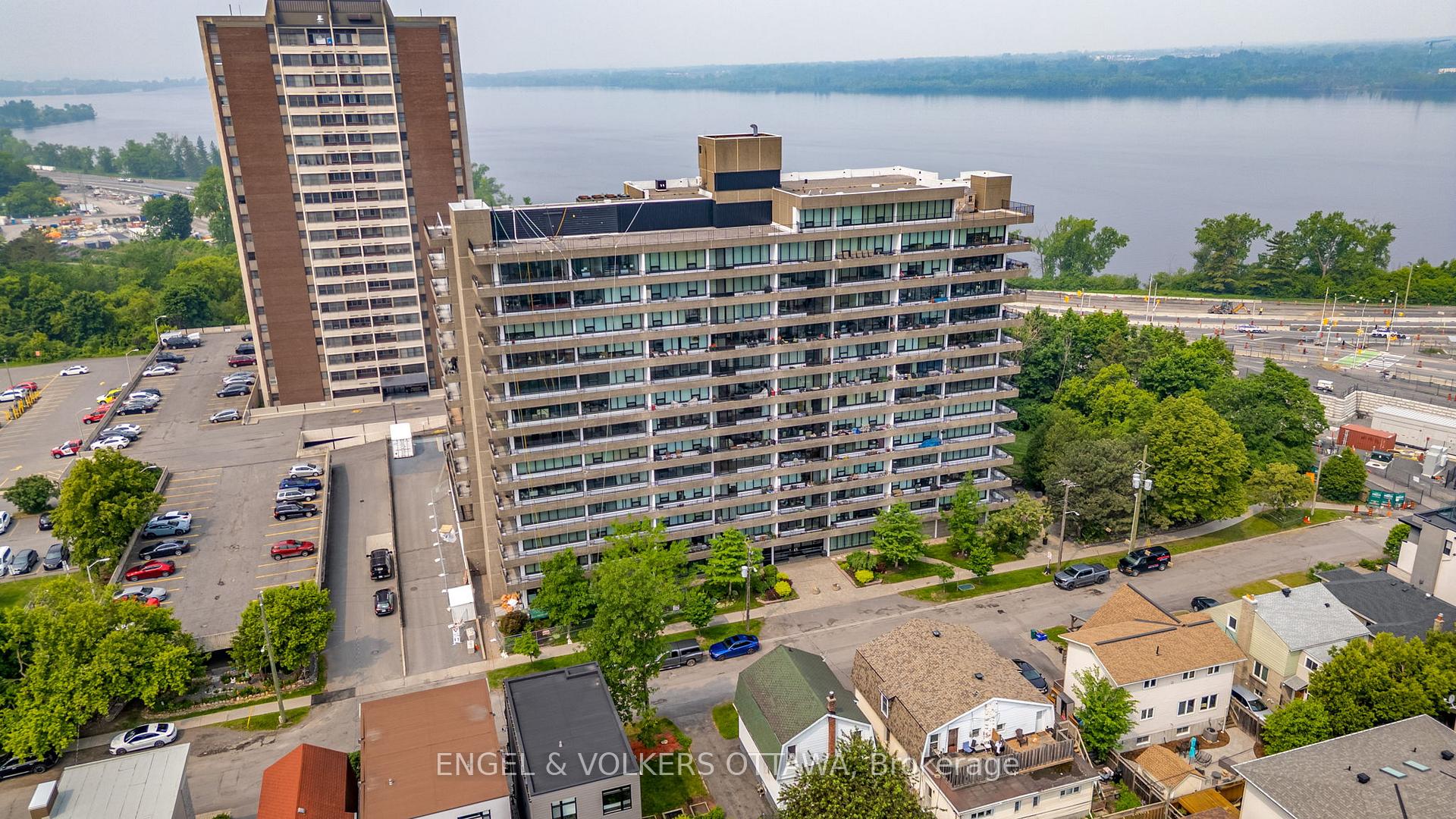 Front of Unit 1004, 370 Dominion Avenue