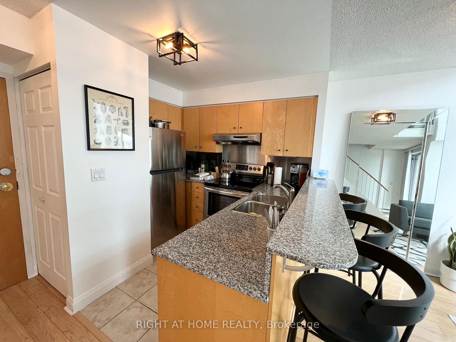Photo 3 of Unit 507, 18 Merton Street, Toronto, Mount Pleasant West — HOMEH