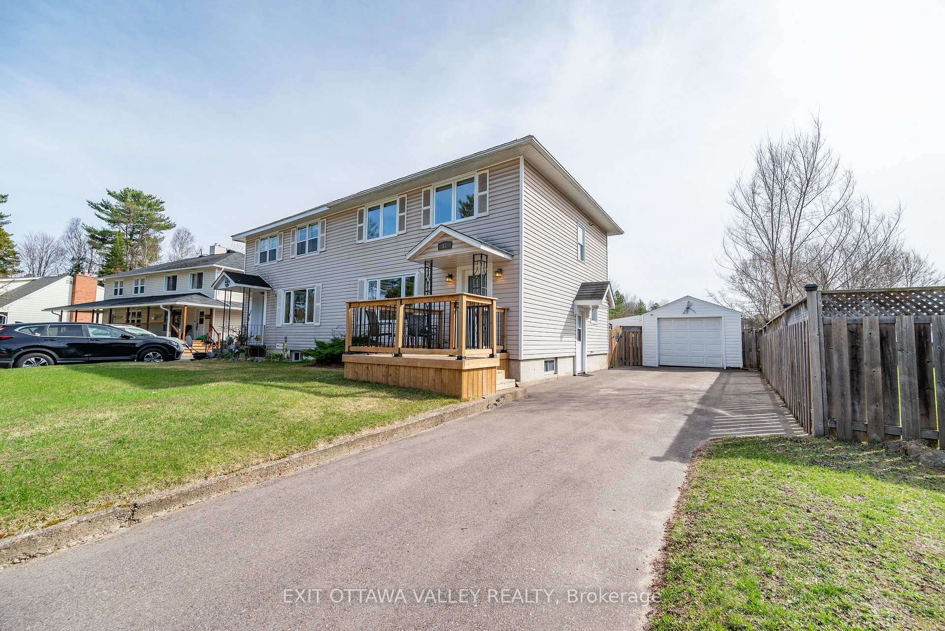 Photo 1 of 11 Faraday Crescent, Deep River — HOMEH