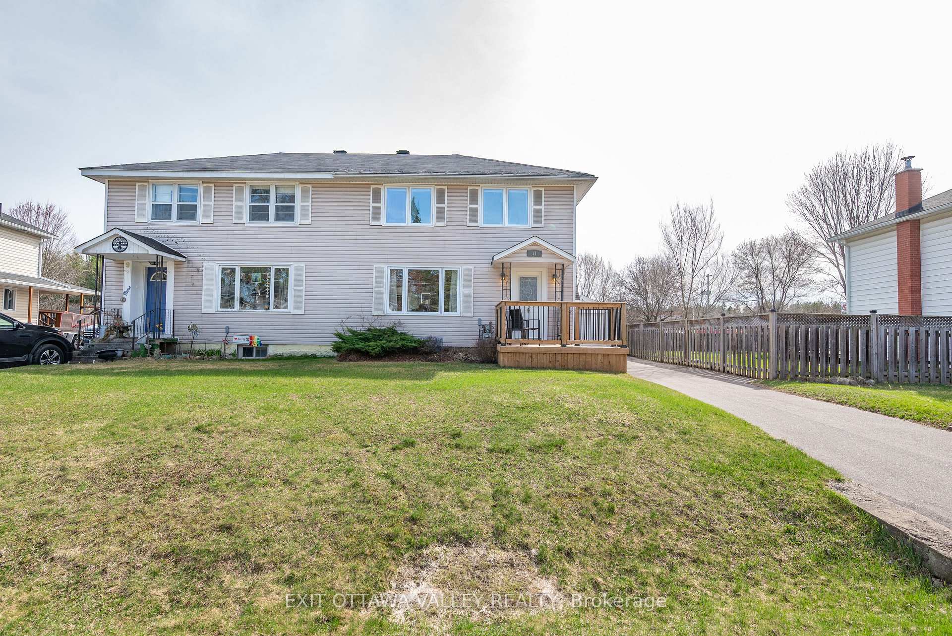 Photo 2 of 11 Faraday Crescent, Deep River — HOMEH