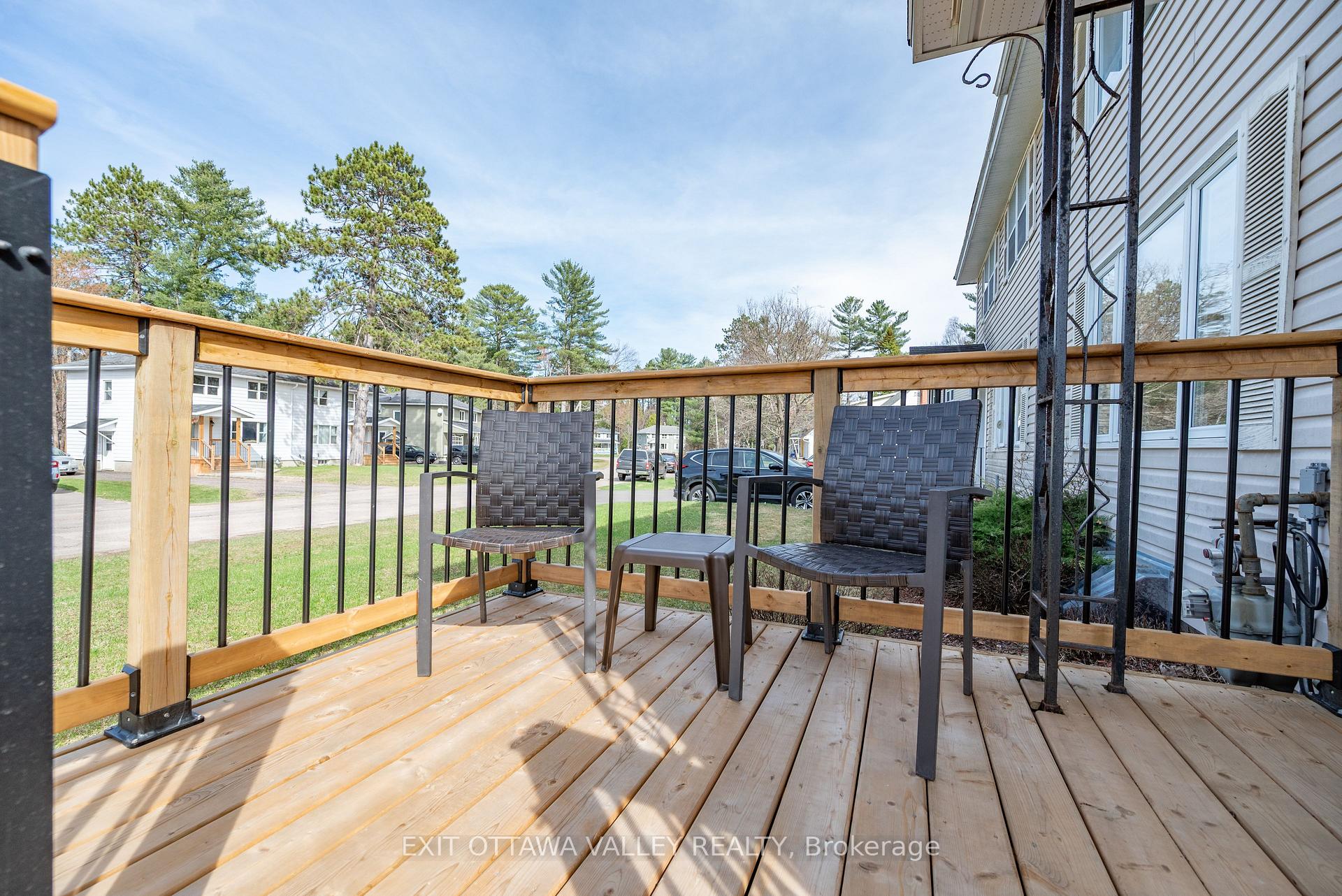 Photo 4 of 11 Faraday Crescent, Deep River — HOMEH