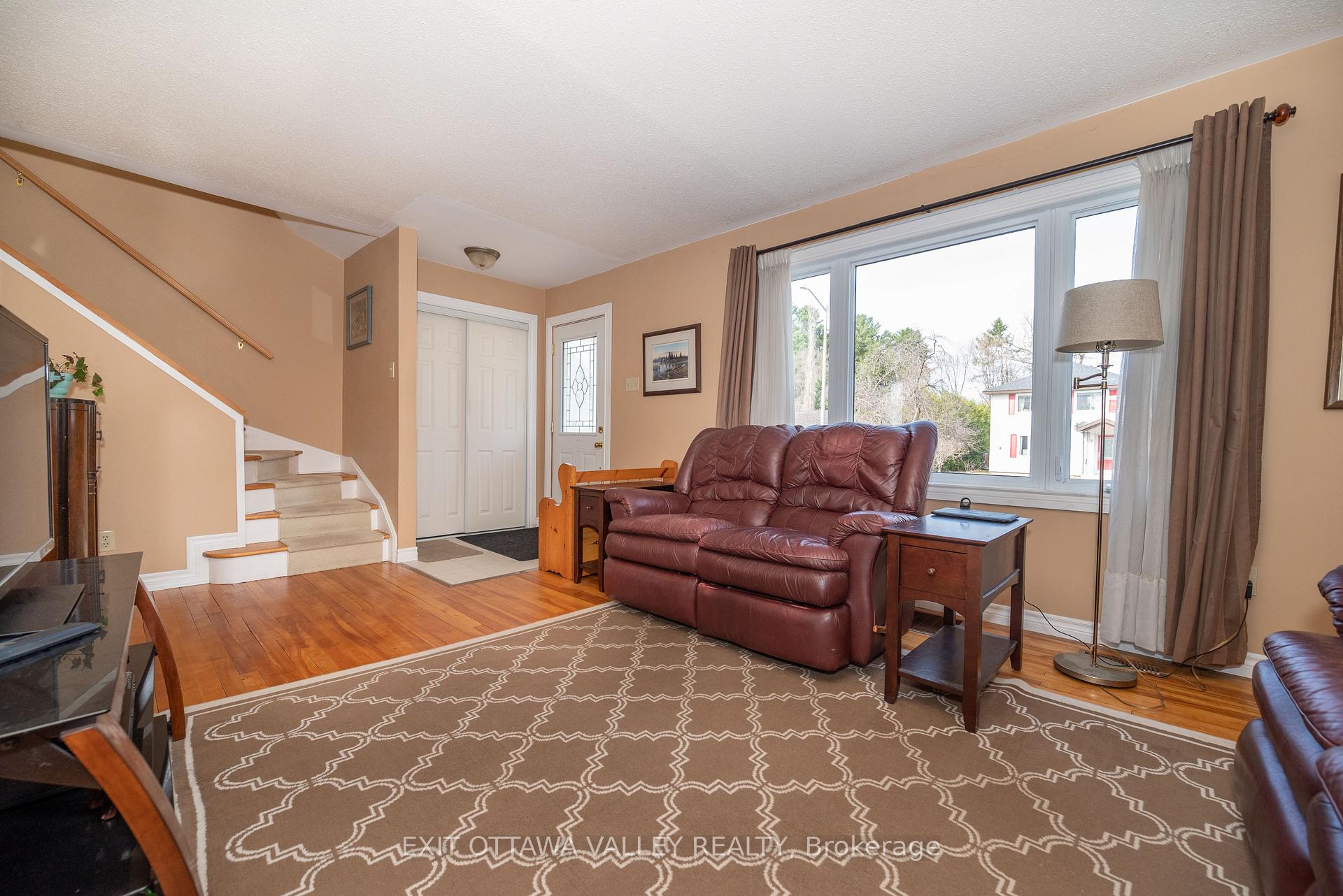 Photo 6 of 11 Faraday Crescent, Deep River — HOMEH