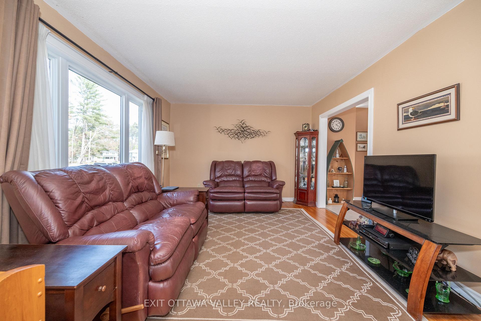 Photo 9 of 11 Faraday Crescent, Deep River — HOMEH