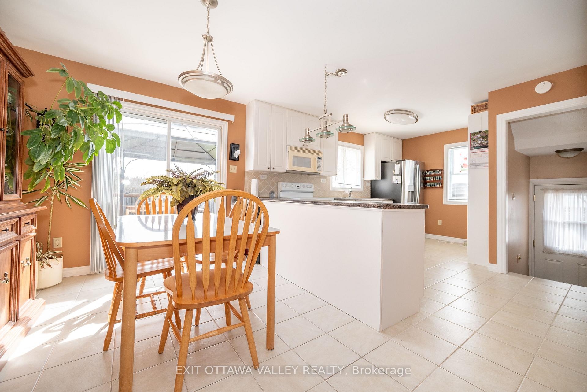 Photo 12 of 11 Faraday Crescent, Deep River — HOMEH