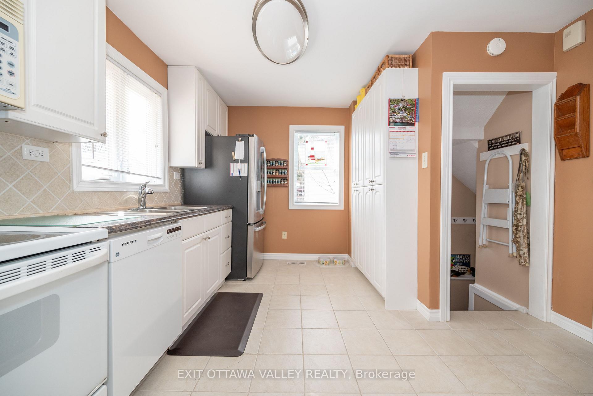 Photo 14 of 11 Faraday Crescent, Deep River — HOMEH