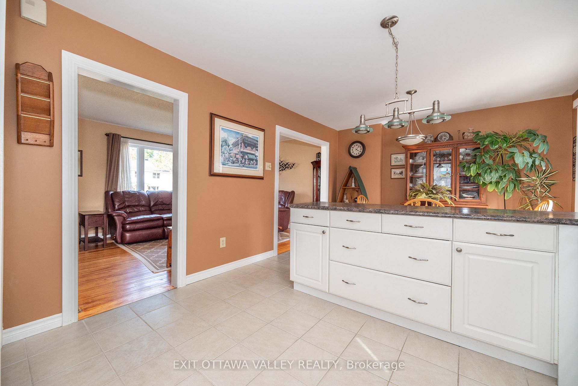 Photo 16 of 11 Faraday Crescent, Deep River — HOMEH