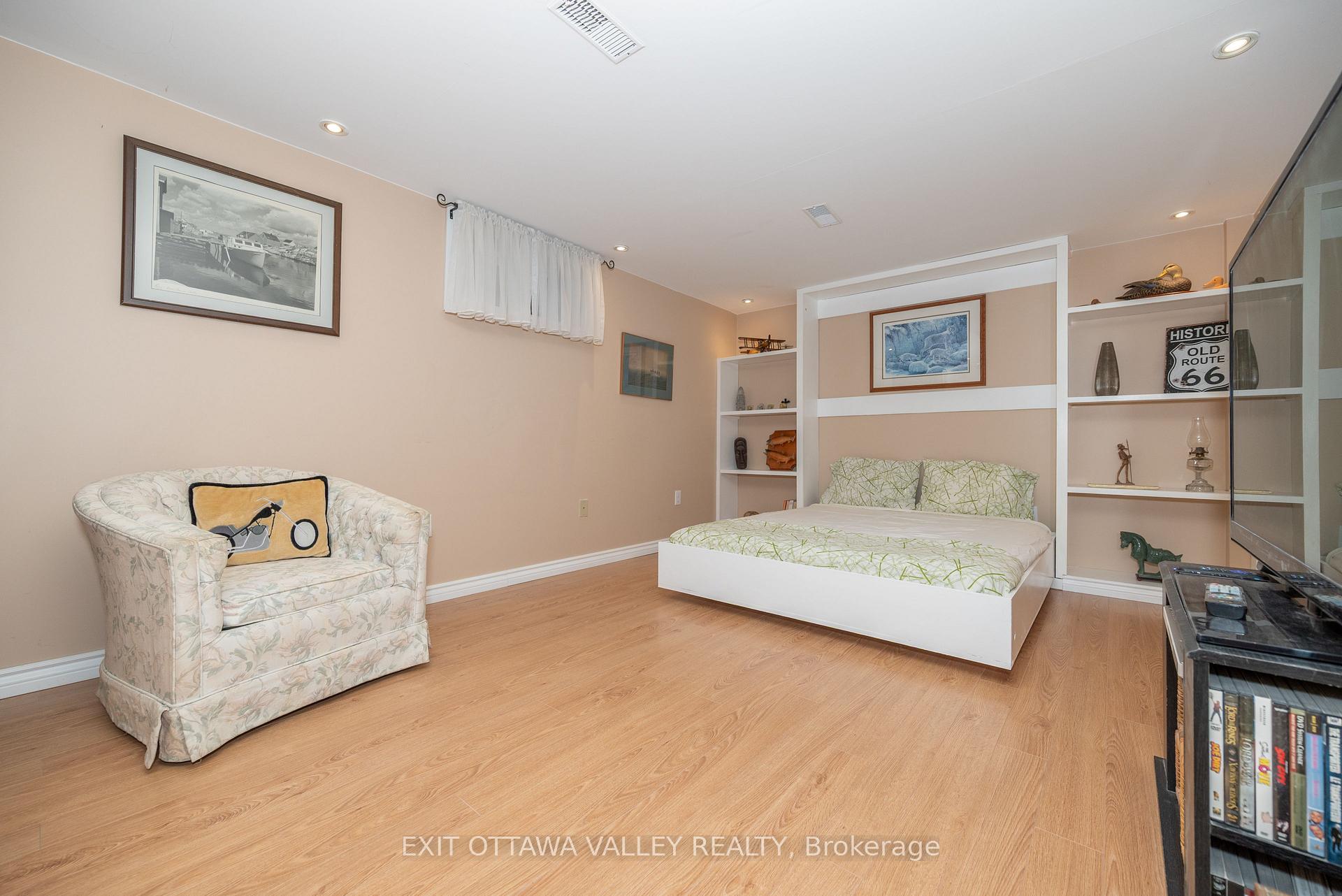 Photo 27 of 11 Faraday Crescent, Deep River — HOMEH