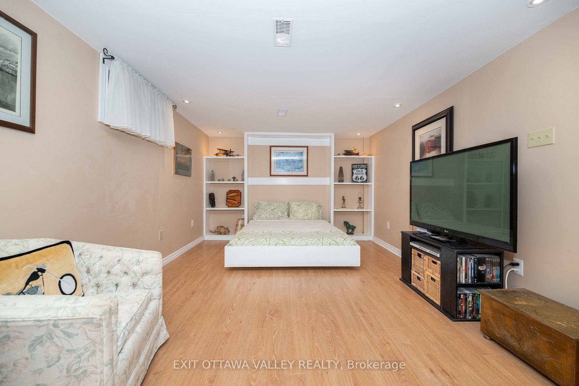 Photo 28 of 11 Faraday Crescent, Deep River — HOMEH