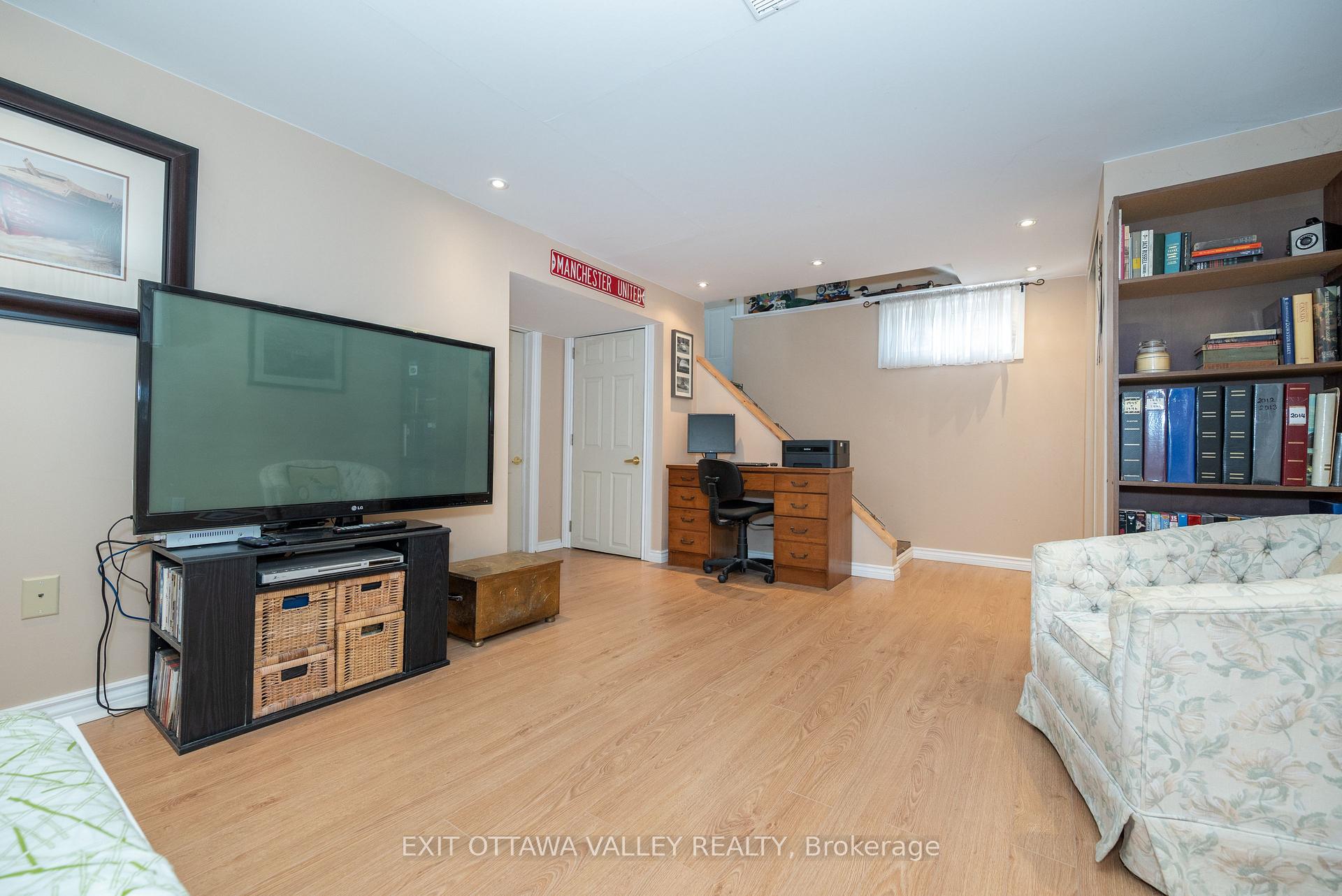 Photo 29 of 11 Faraday Crescent, Deep River — HOMEH