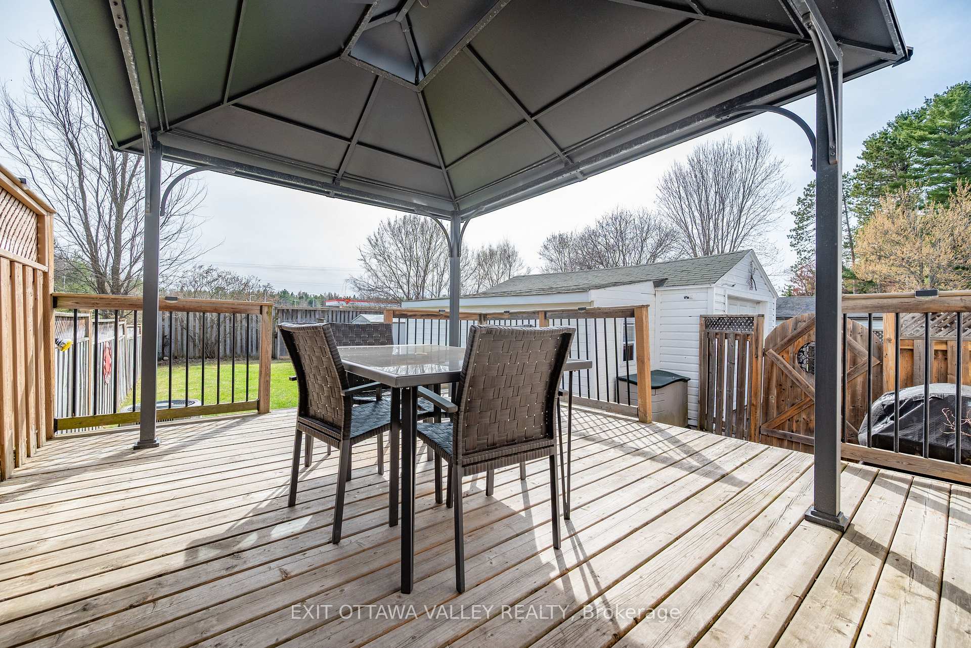 Photo 33 of 11 Faraday Crescent, Deep River — HOMEH