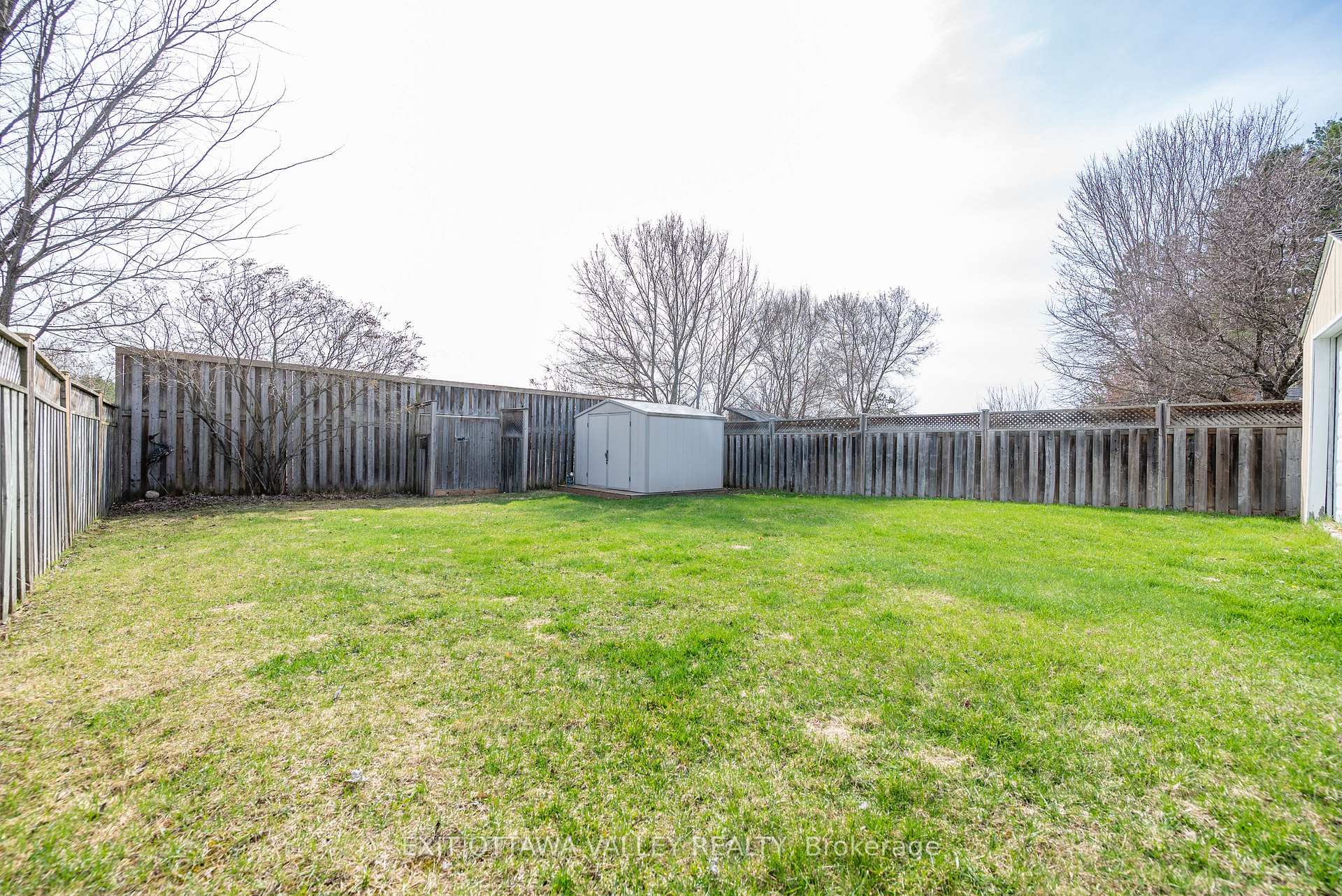 Photo 35 of 11 Faraday Crescent, Deep River — HOMEH