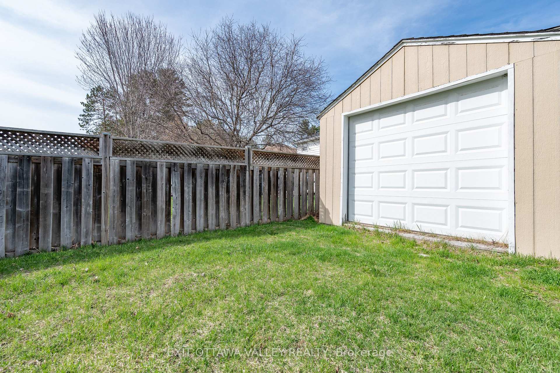 Photo 36 of 11 Faraday Crescent, Deep River — HOMEH