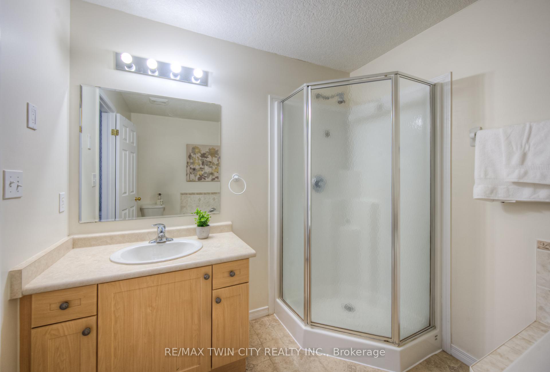 Photo 23 of Unit F24, 7 Upper Mercer Street, Kitchener — HOMEH