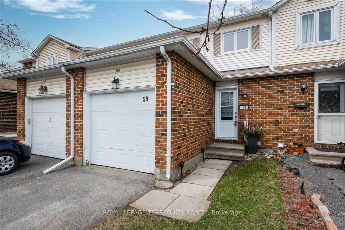 Photo 3 of 59 Sunridge Lane, Ottawa, Barrhaven - On the Green — HOMEH
