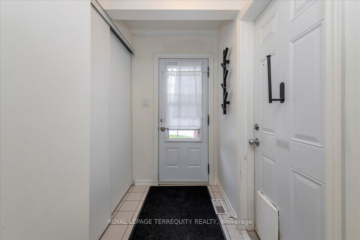 Photo 4 of 59 Sunridge Lane, Ottawa, Barrhaven - On the Green — HOMEH