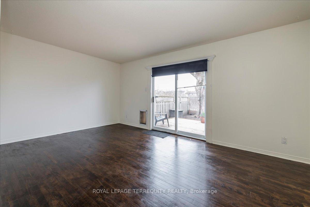 Photo 13 of 59 Sunridge Lane, Ottawa, Barrhaven - On the Green — HOMEH