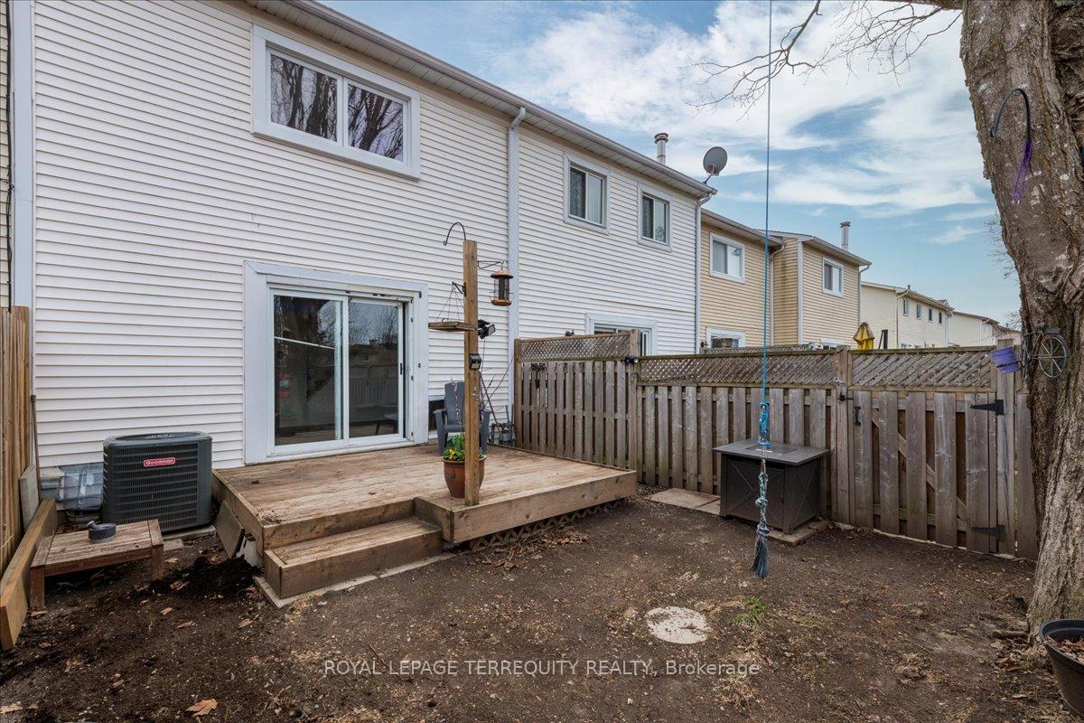 Photo 16 of 59 Sunridge Lane, Ottawa, Barrhaven - On the Green — HOMEH