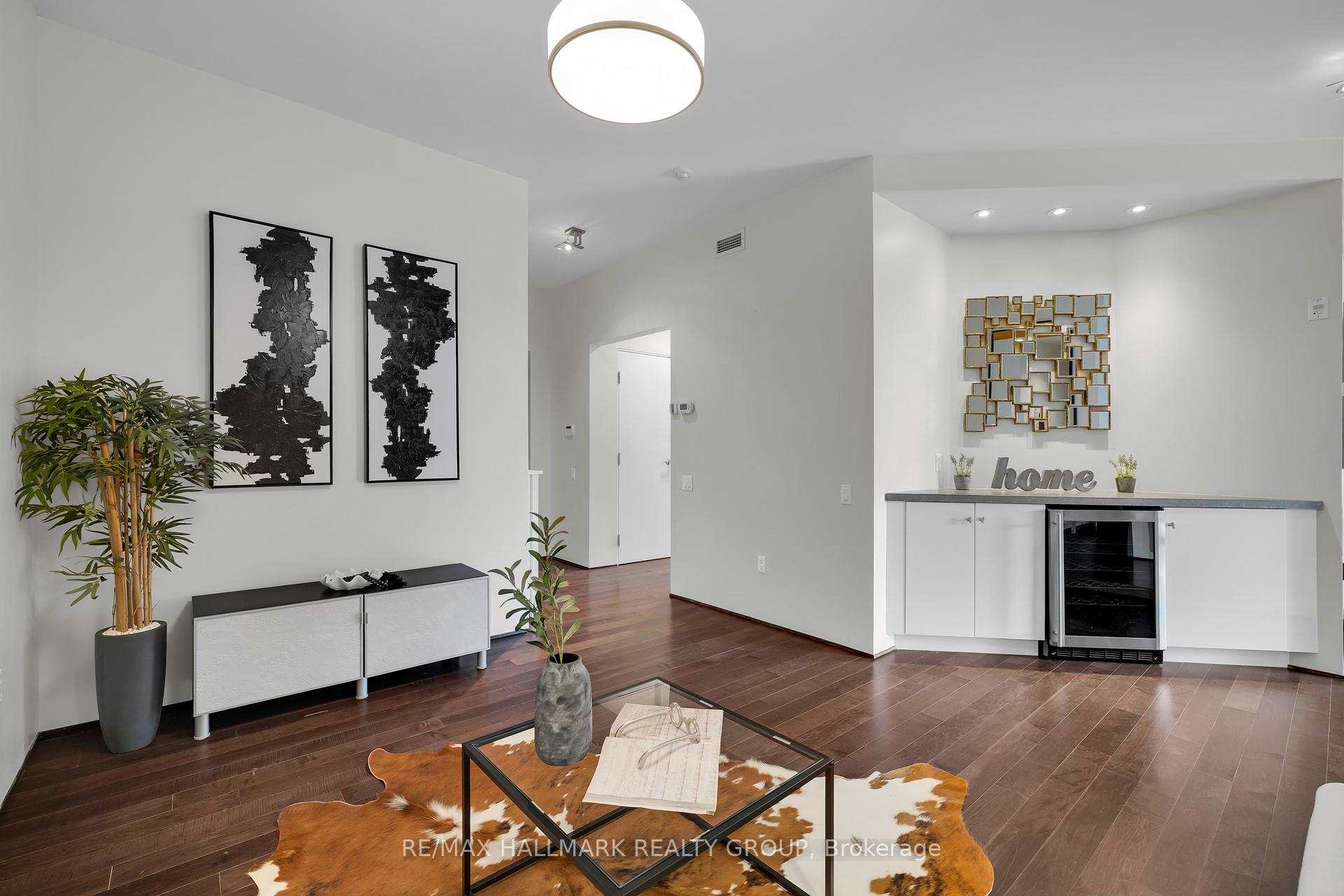 Photo 4 of Unit 201, 39 Vaughan Street, Ottawa, Lindenlea — HOMEH