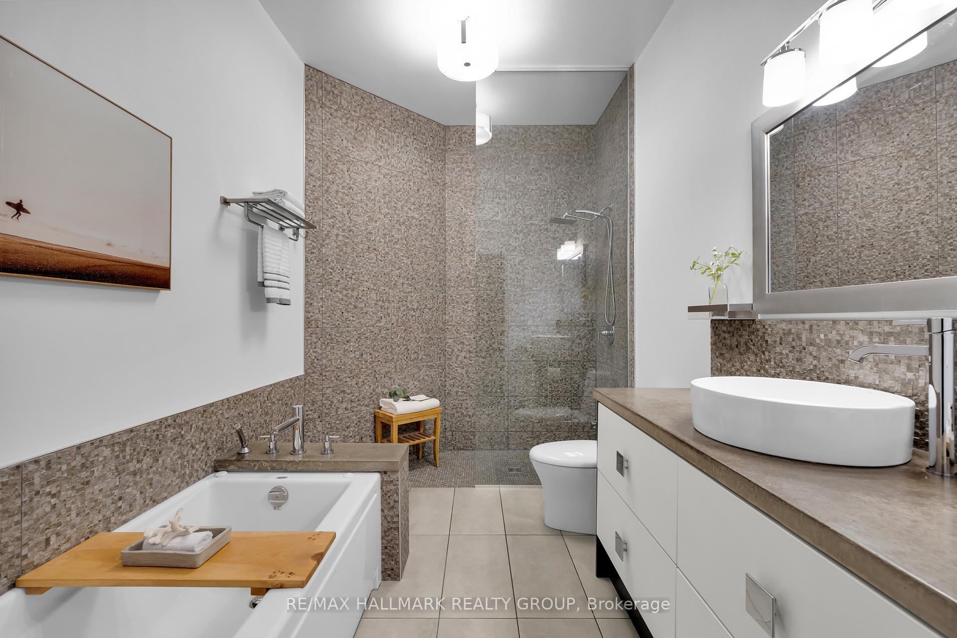 Photo 32 of Unit 201, 39 Vaughan Street, Ottawa, Lindenlea — HOMEH