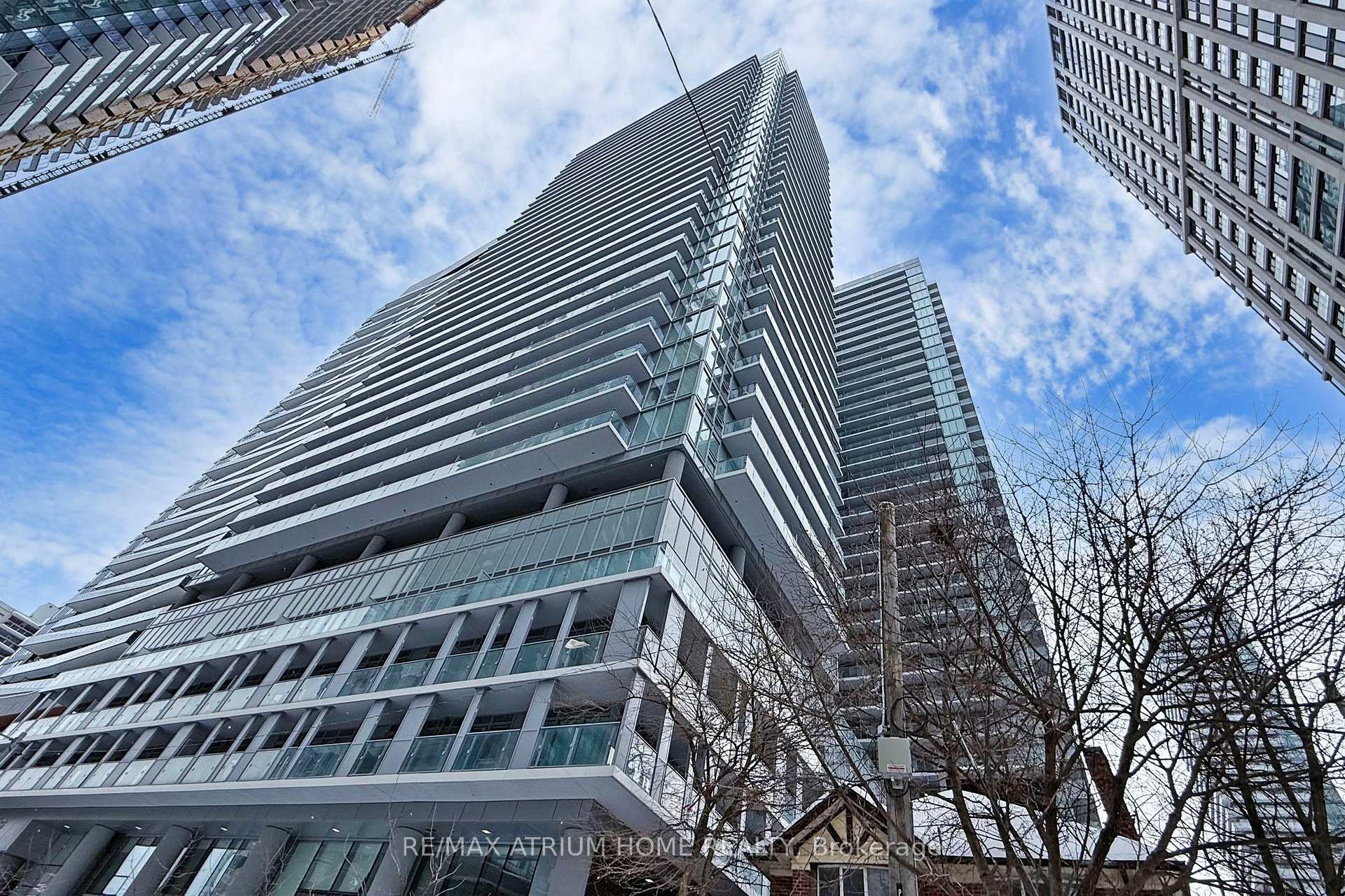 Photo 2 of Unit PH10, 99 Broadway Avenue, Toronto, Mount Pleasant West — HOMEH