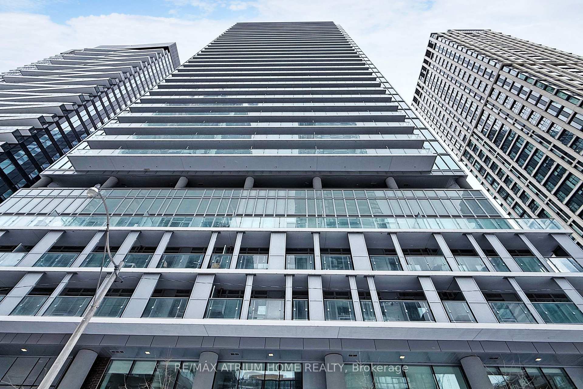 Photo 3 of Unit PH10, 99 Broadway Avenue, Toronto, Mount Pleasant West — HOMEH