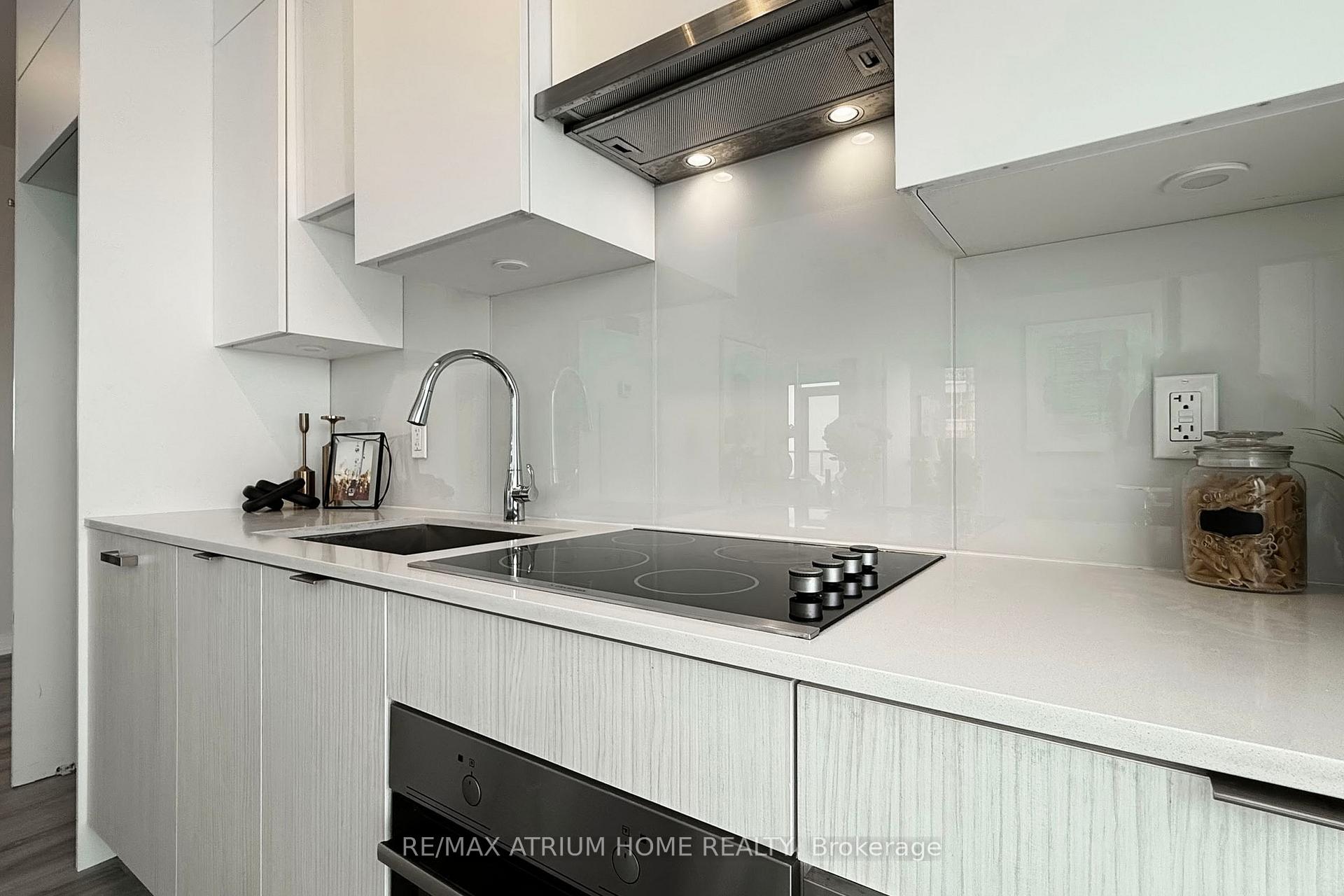 Photo 17 of Unit PH10, 99 Broadway Avenue, Toronto, Mount Pleasant West — HOMEH