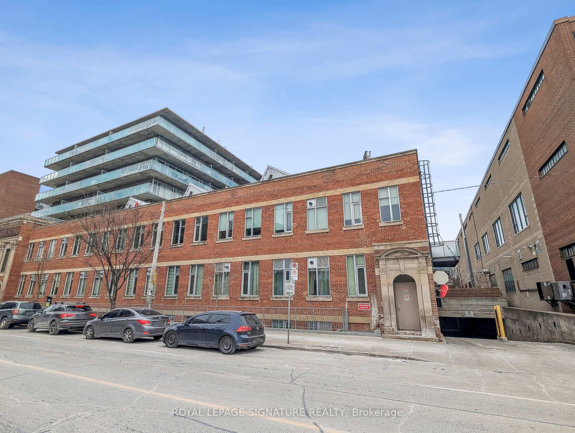 Front of Unit 702, 201 Carlaw Avenue