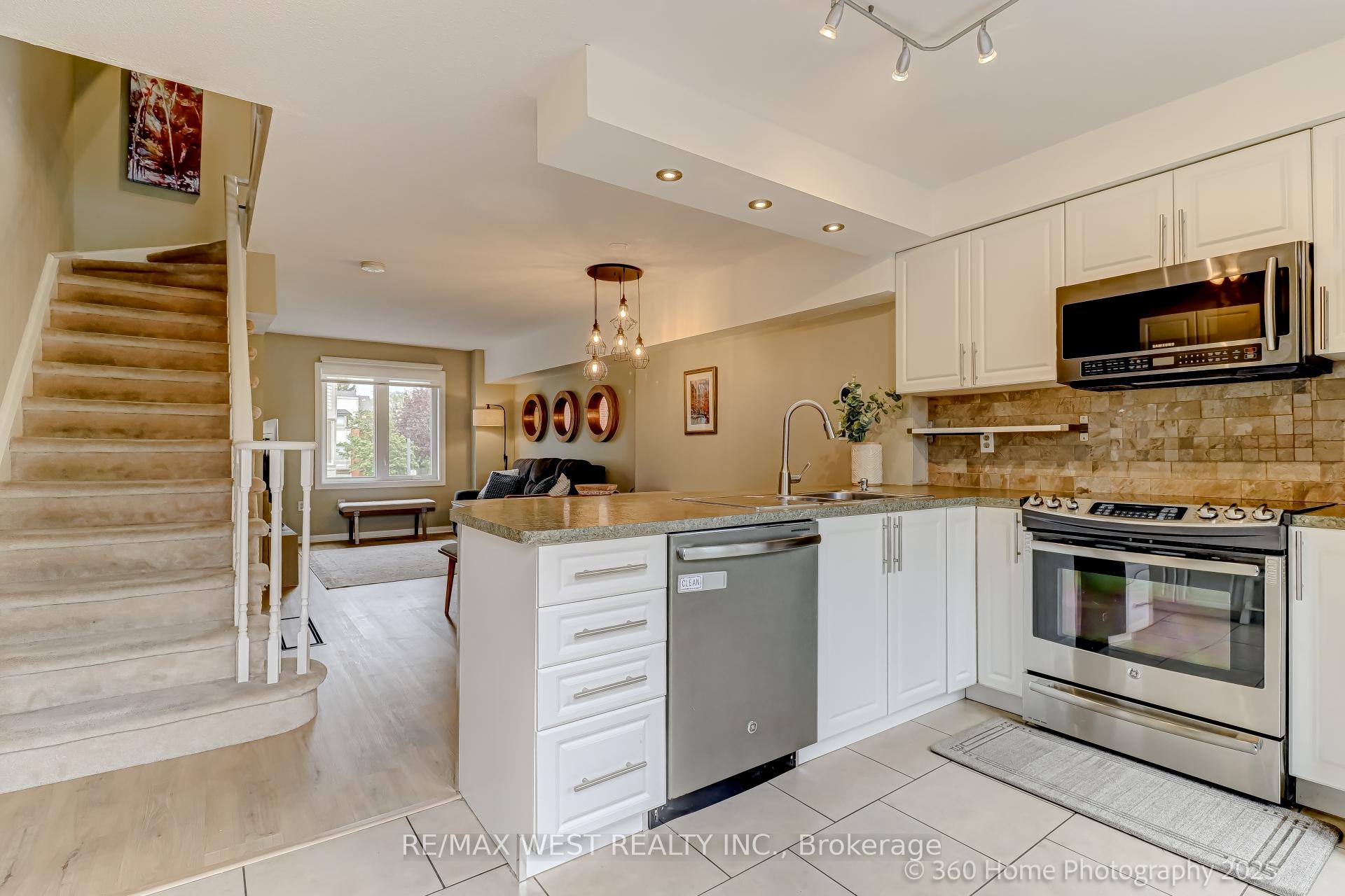 Photo 11 of Unit 45, 1635 Pickering Parkway, Pickering, Village East — HOMEH