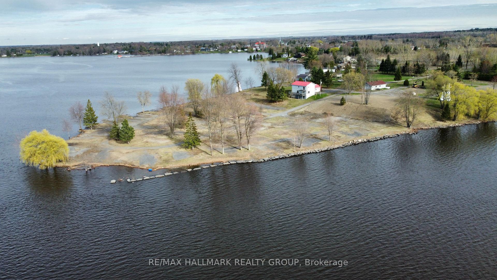 Photo 4 of 1050 Bay Road N, Champlain, L'Orignal — HOMEH