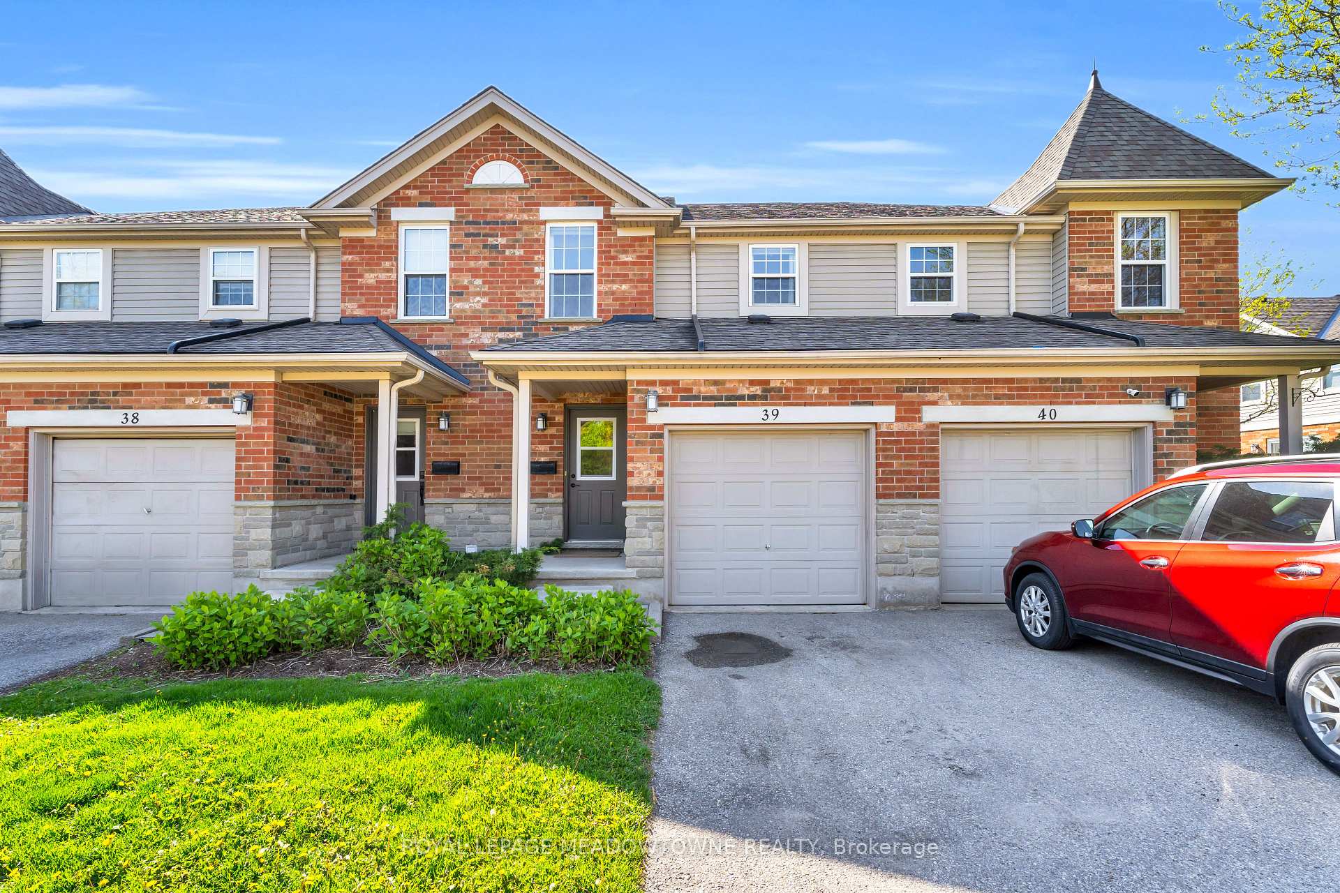 Photo 2 of Unit 39, 124 Gosling Gardens, Guelph, Clairfields/Hanlon Business Park — HOMEH