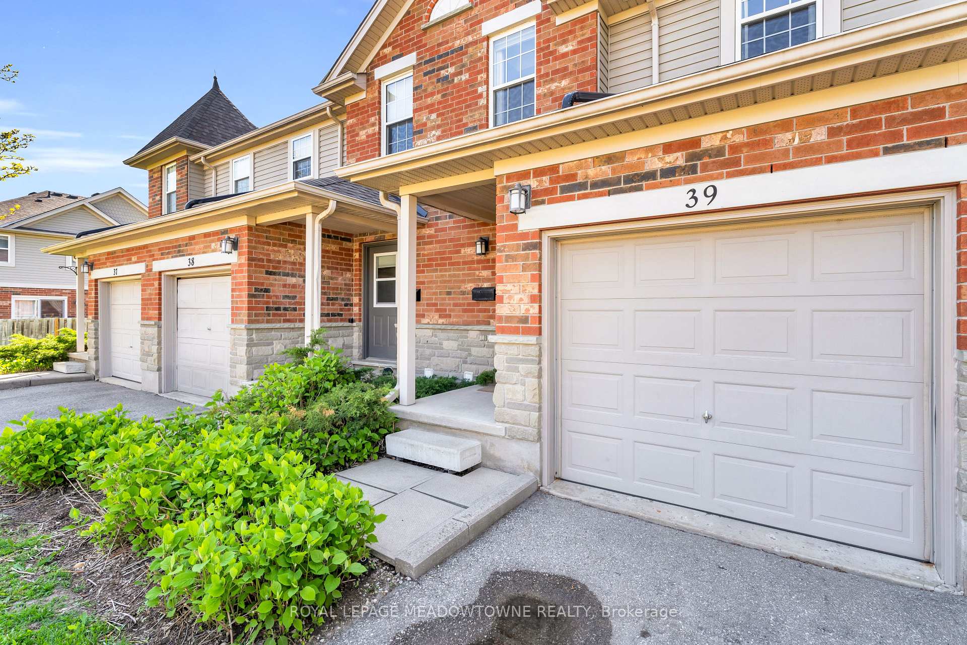 Photo 3 of Unit 39, 124 Gosling Gardens, Guelph, Clairfields/Hanlon Business Park — HOMEH