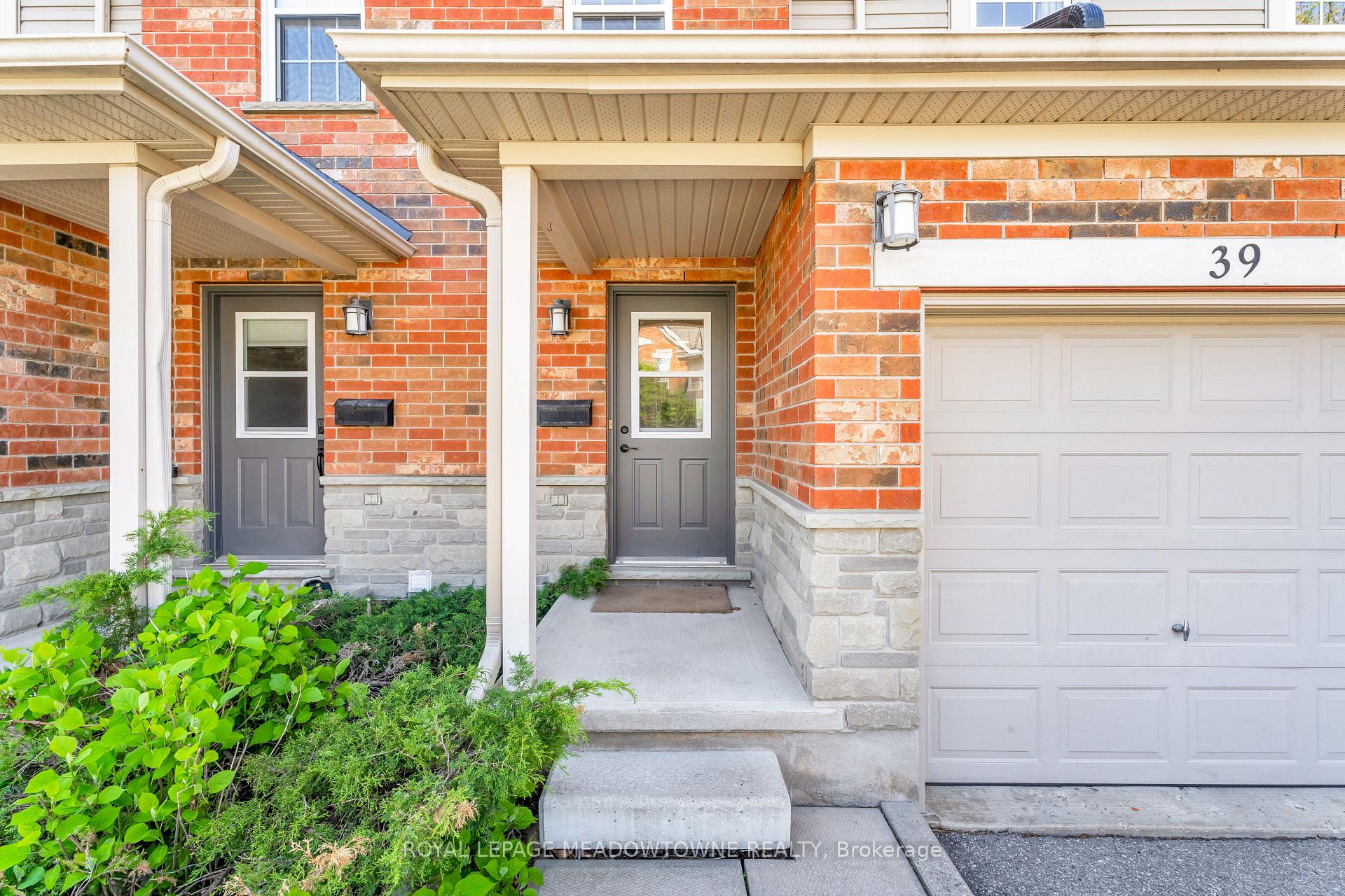 Photo 4 of Unit 39, 124 Gosling Gardens, Guelph, Clairfields/Hanlon Business Park — HOMEH