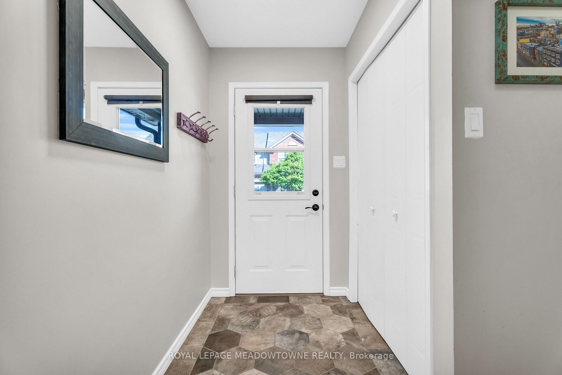 Photo 5 of Unit 39, 124 Gosling Gardens, Guelph, Clairfields/Hanlon Business Park — HOMEH