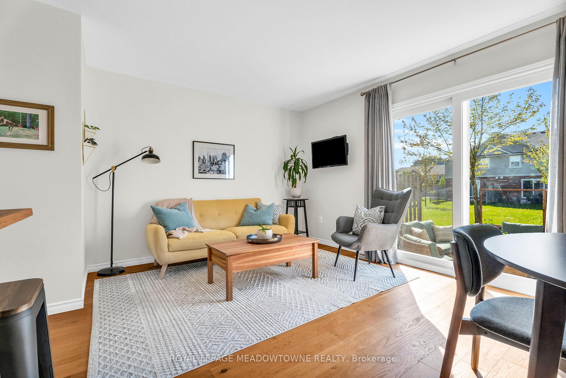 Photo 9 of Unit 39, 124 Gosling Gardens, Guelph, Clairfields/Hanlon Business Park — HOMEH