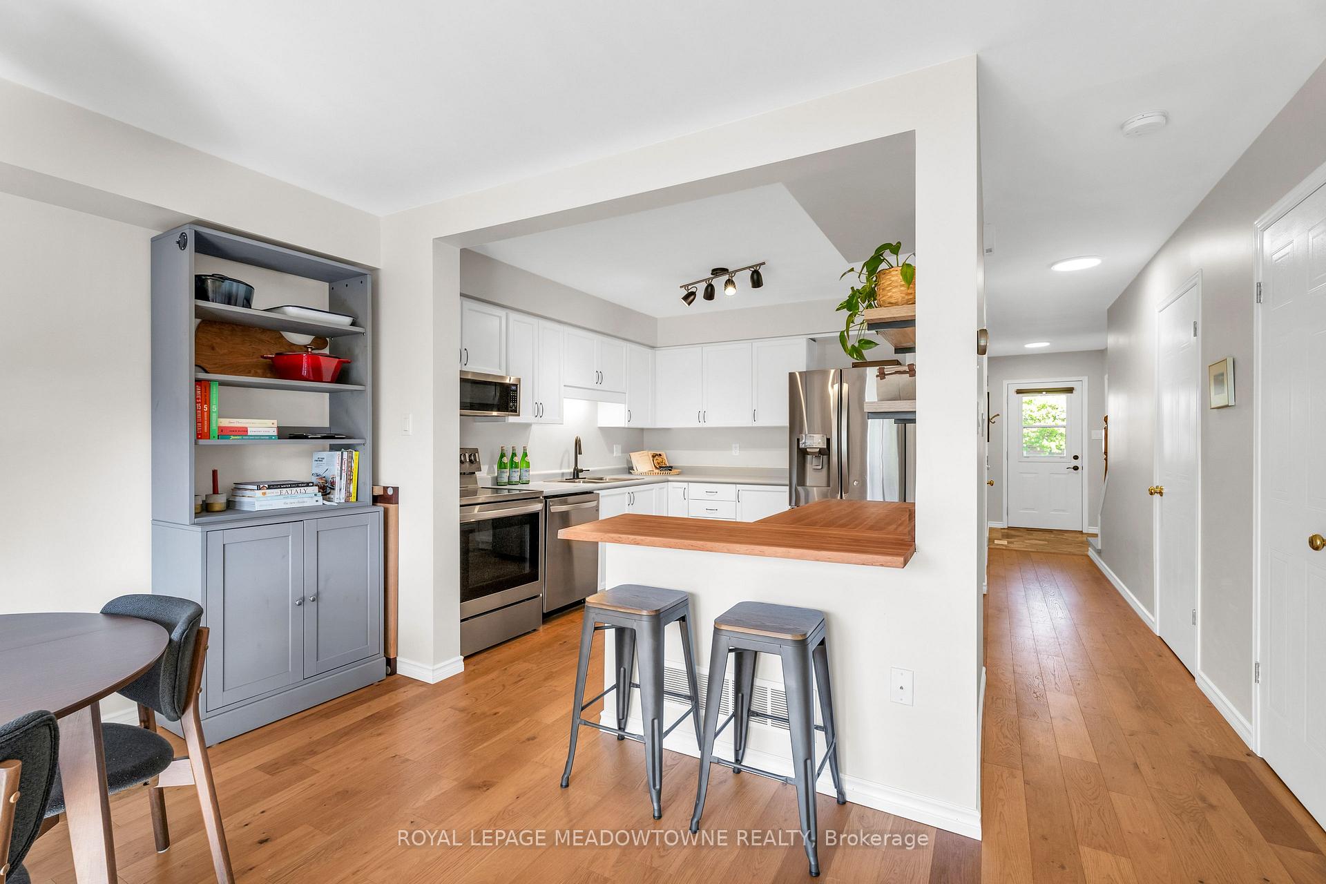 Photo 13 of Unit 39, 124 Gosling Gardens, Guelph, Clairfields/Hanlon Business Park — HOMEH