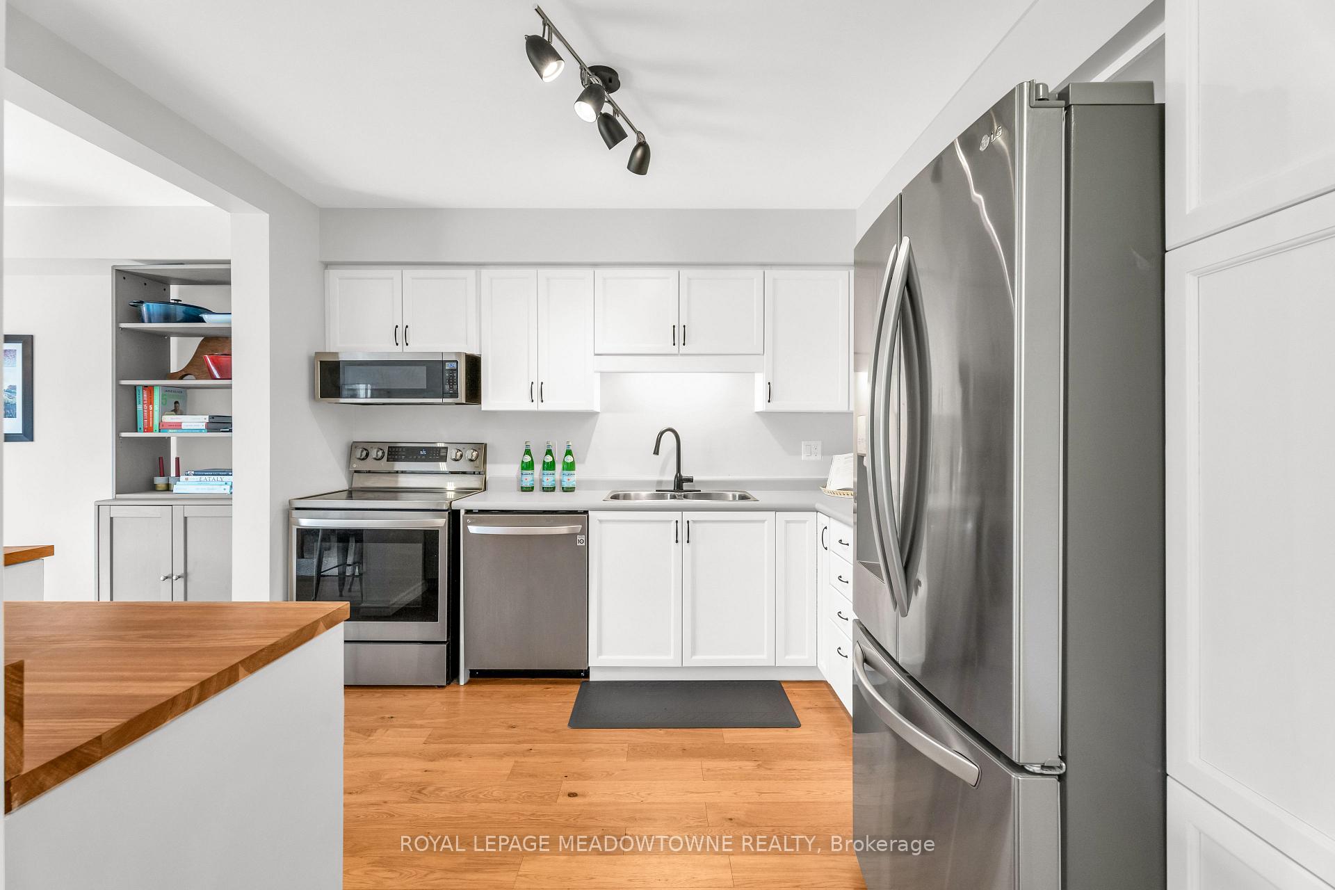 Photo 14 of Unit 39, 124 Gosling Gardens, Guelph, Clairfields/Hanlon Business Park — HOMEH