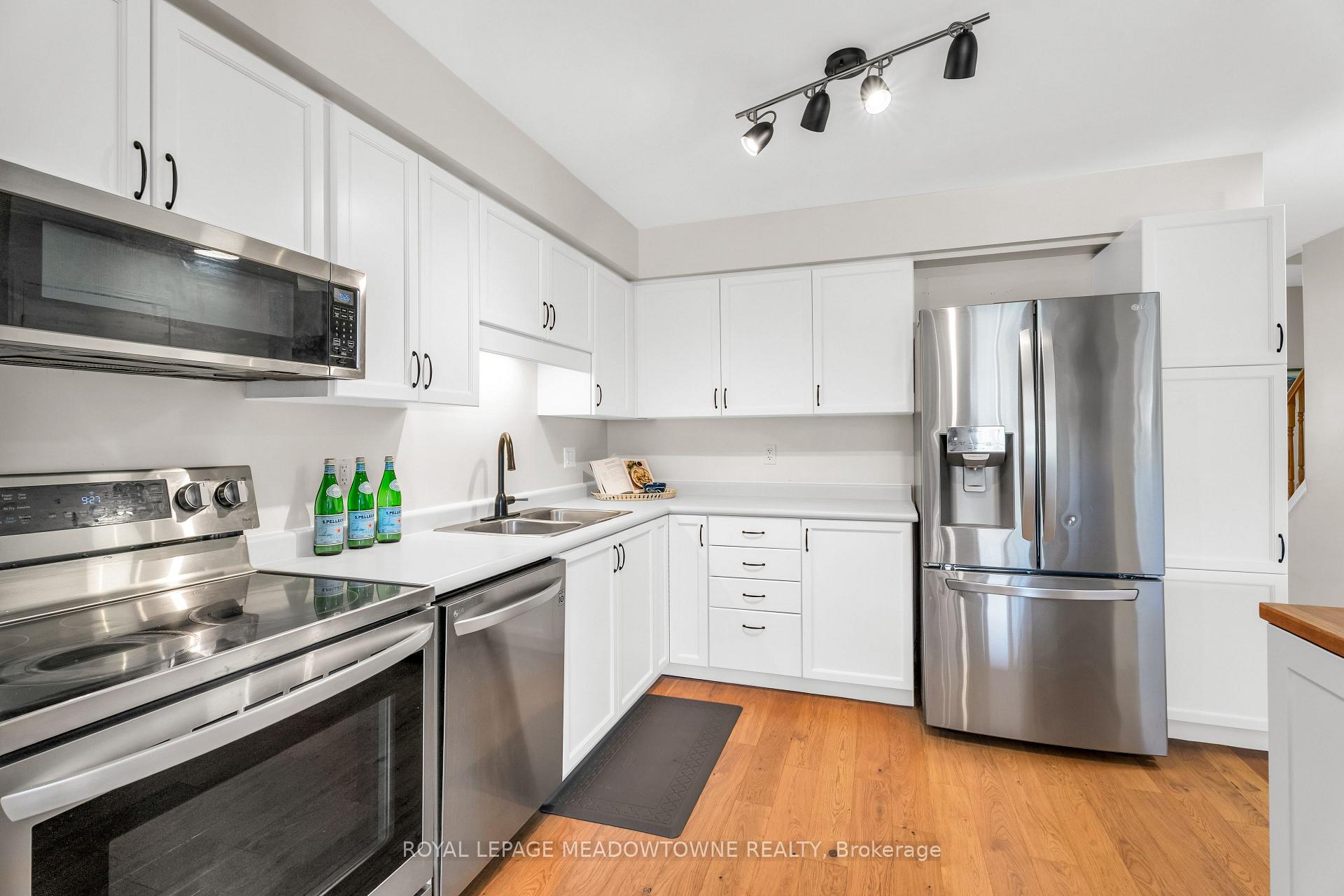 Photo 16 of Unit 39, 124 Gosling Gardens, Guelph, Clairfields/Hanlon Business Park — HOMEH
