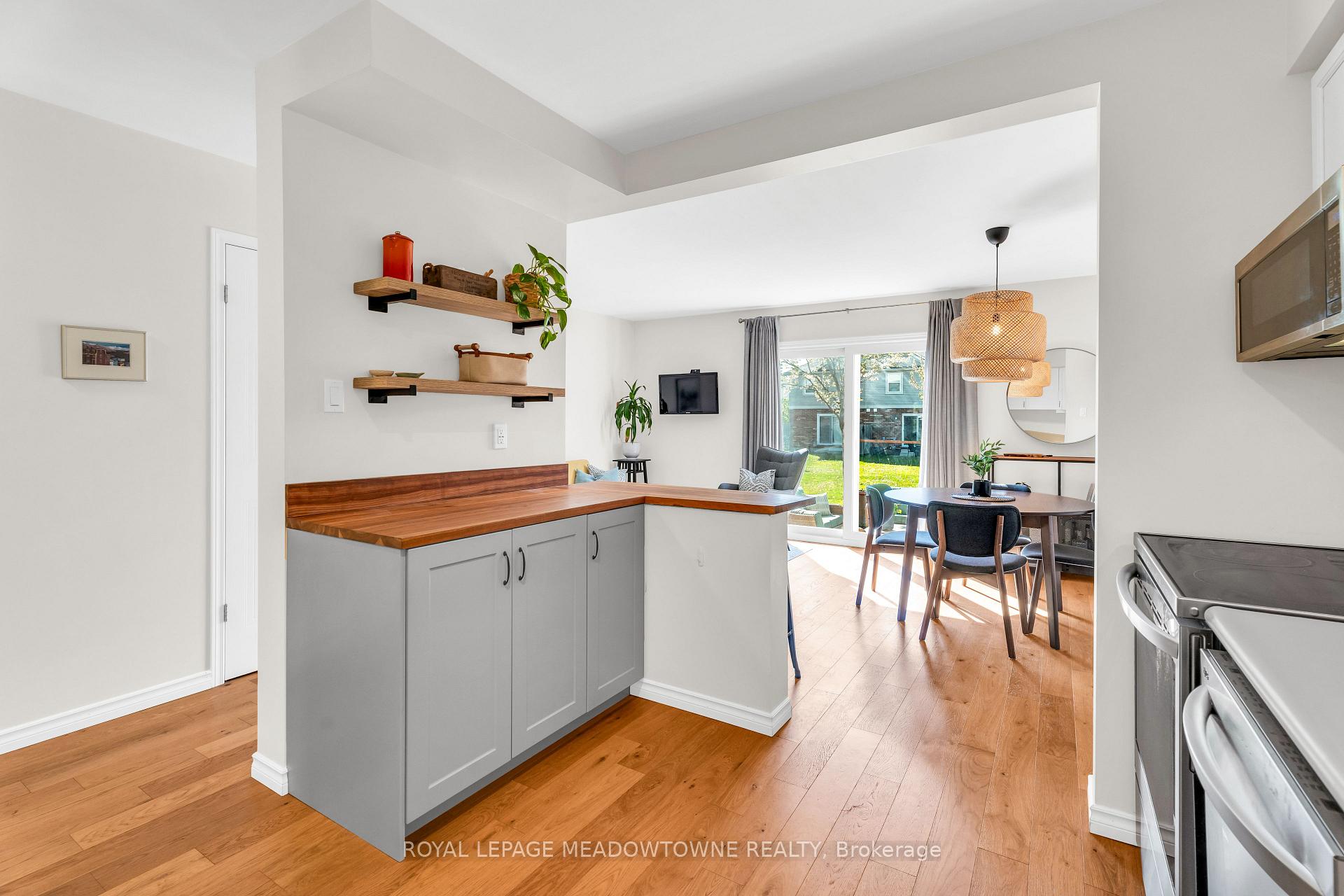 Photo 17 of Unit 39, 124 Gosling Gardens, Guelph, Clairfields/Hanlon Business Park — HOMEH