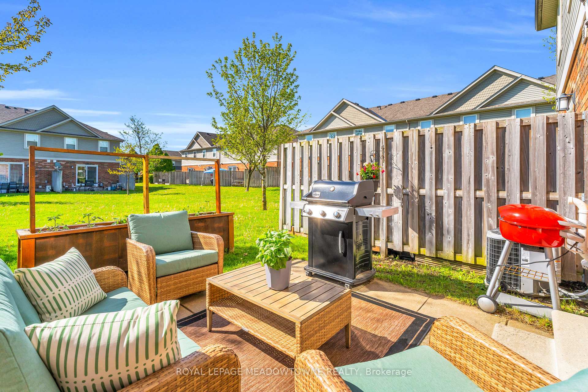 Photo 37 of Unit 39, 124 Gosling Gardens, Guelph, Clairfields/Hanlon Business Park — HOMEH