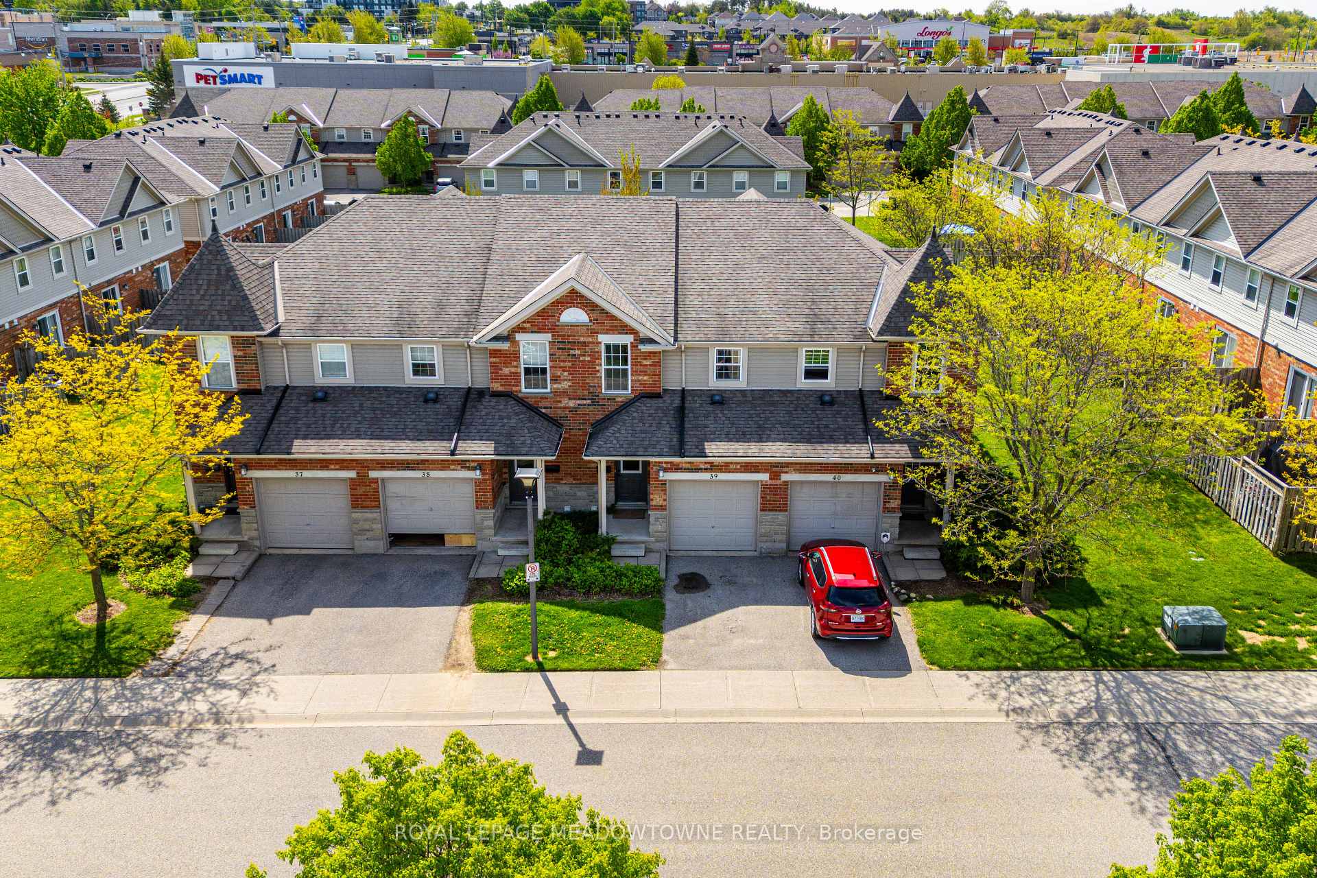 Photo 43 of Unit 39, 124 Gosling Gardens, Guelph, Clairfields/Hanlon Business Park — HOMEH