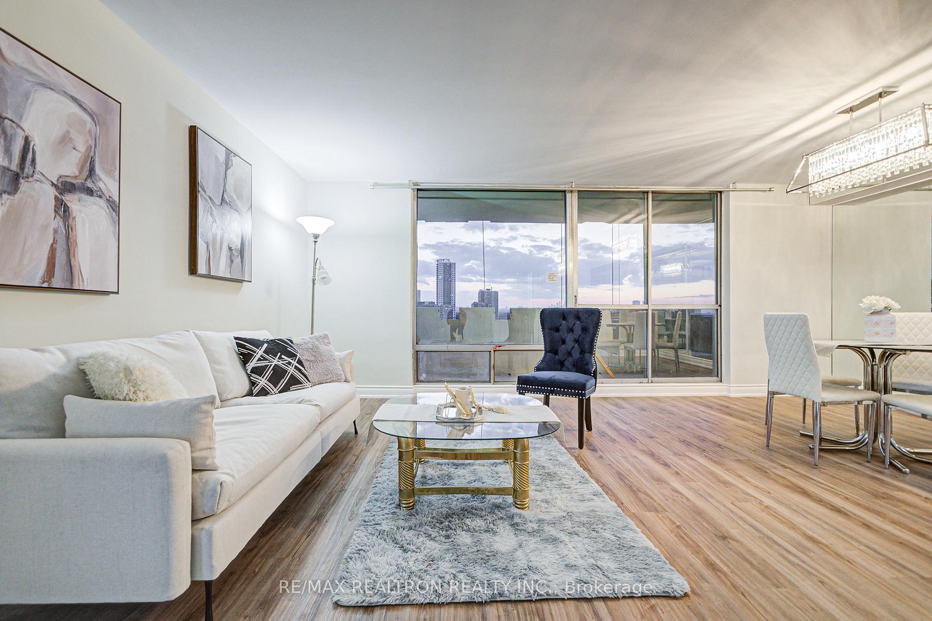 Photo 6 of Unit 1506, 1 Massey Square, Toronto, Crescent Town — HOMEH