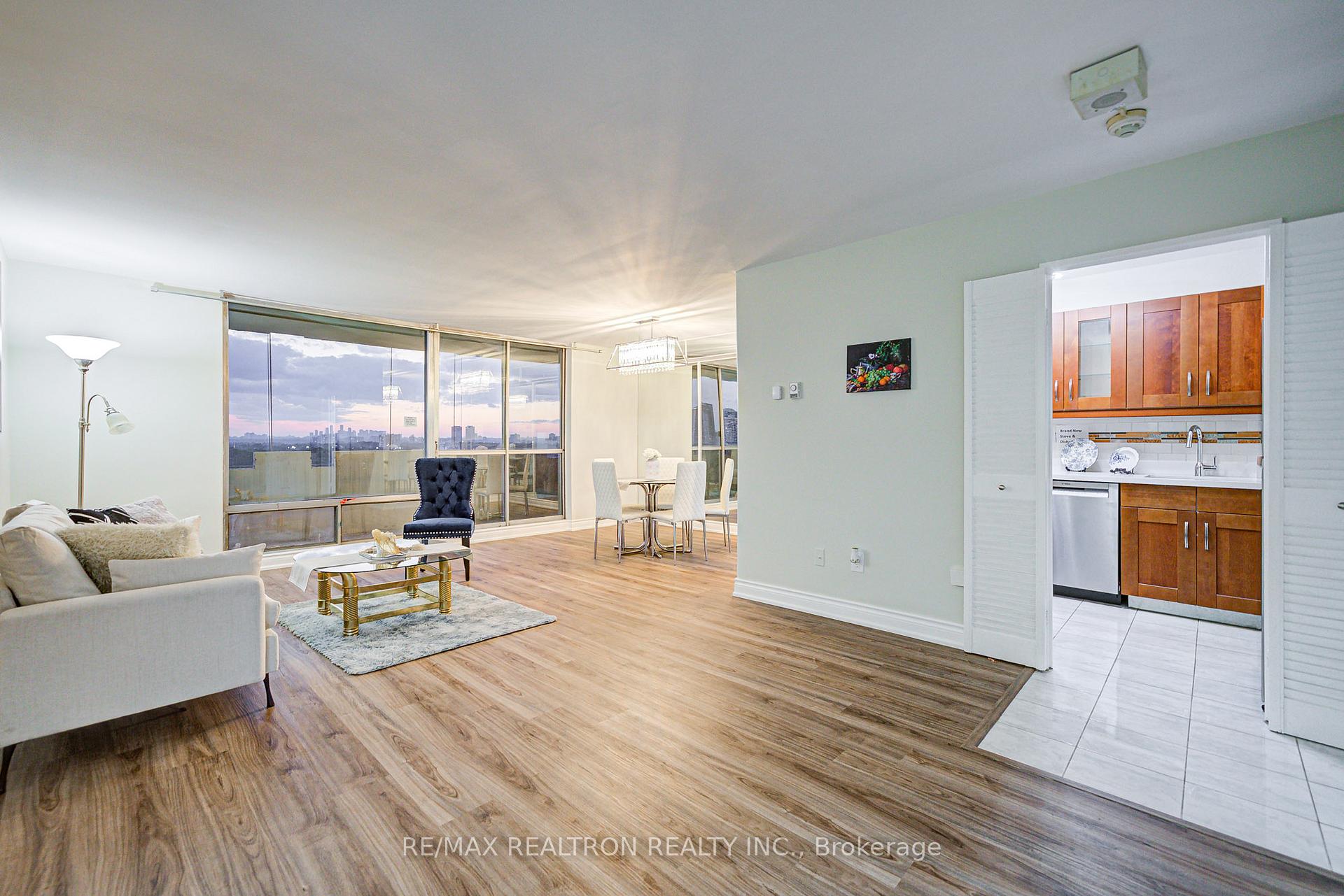 Photo 20 of Unit 1506, 1 Massey Square, Toronto, Crescent Town — HOMEH