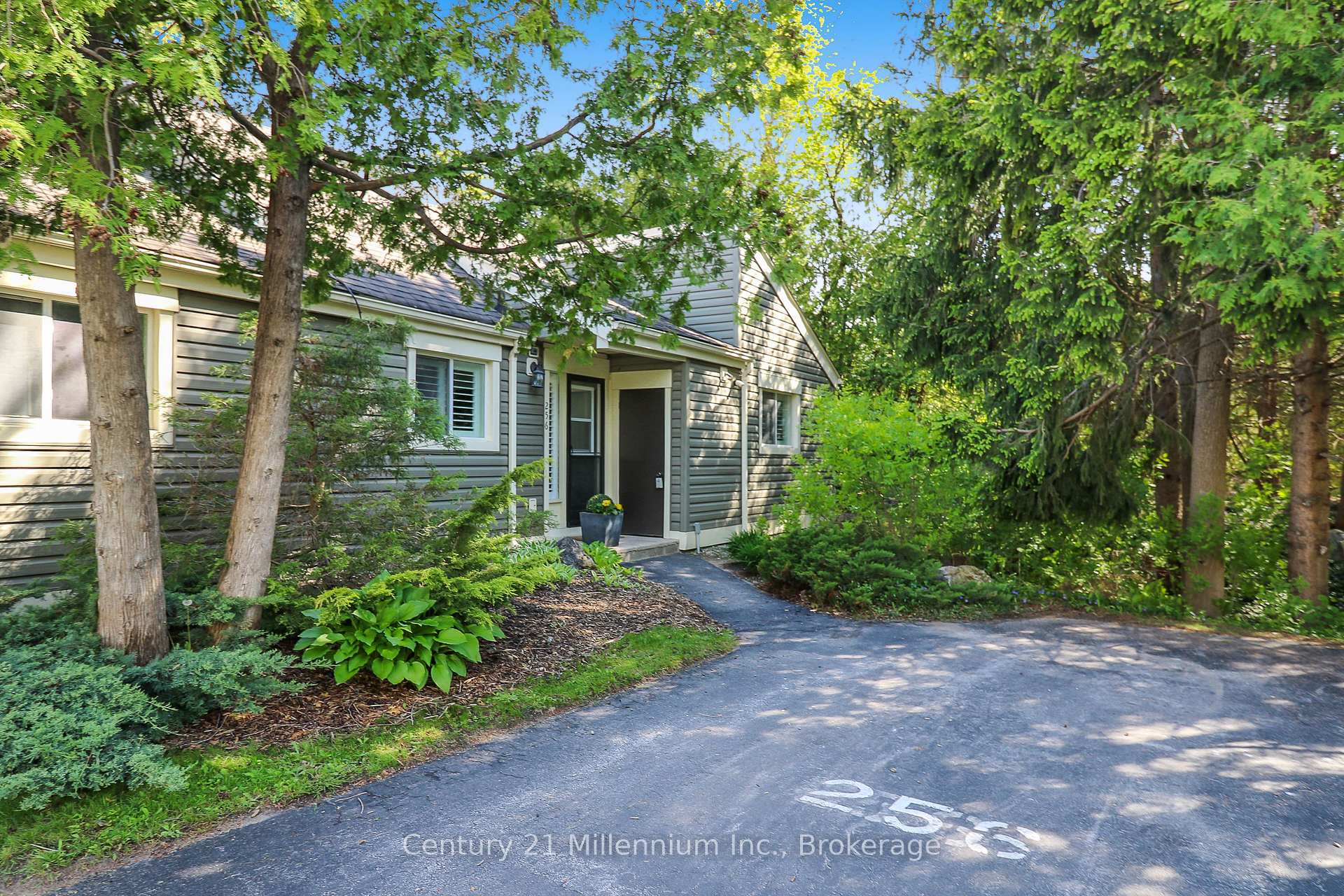 Front of Unit 256, 13 Harbour Street W