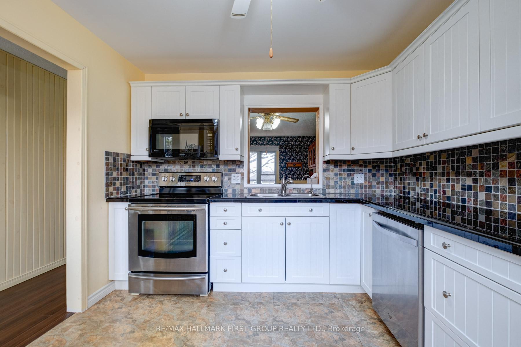 Photo 5 of Unit 17, 72 Martin Road, Clarington, Bowmanville — HOMEH