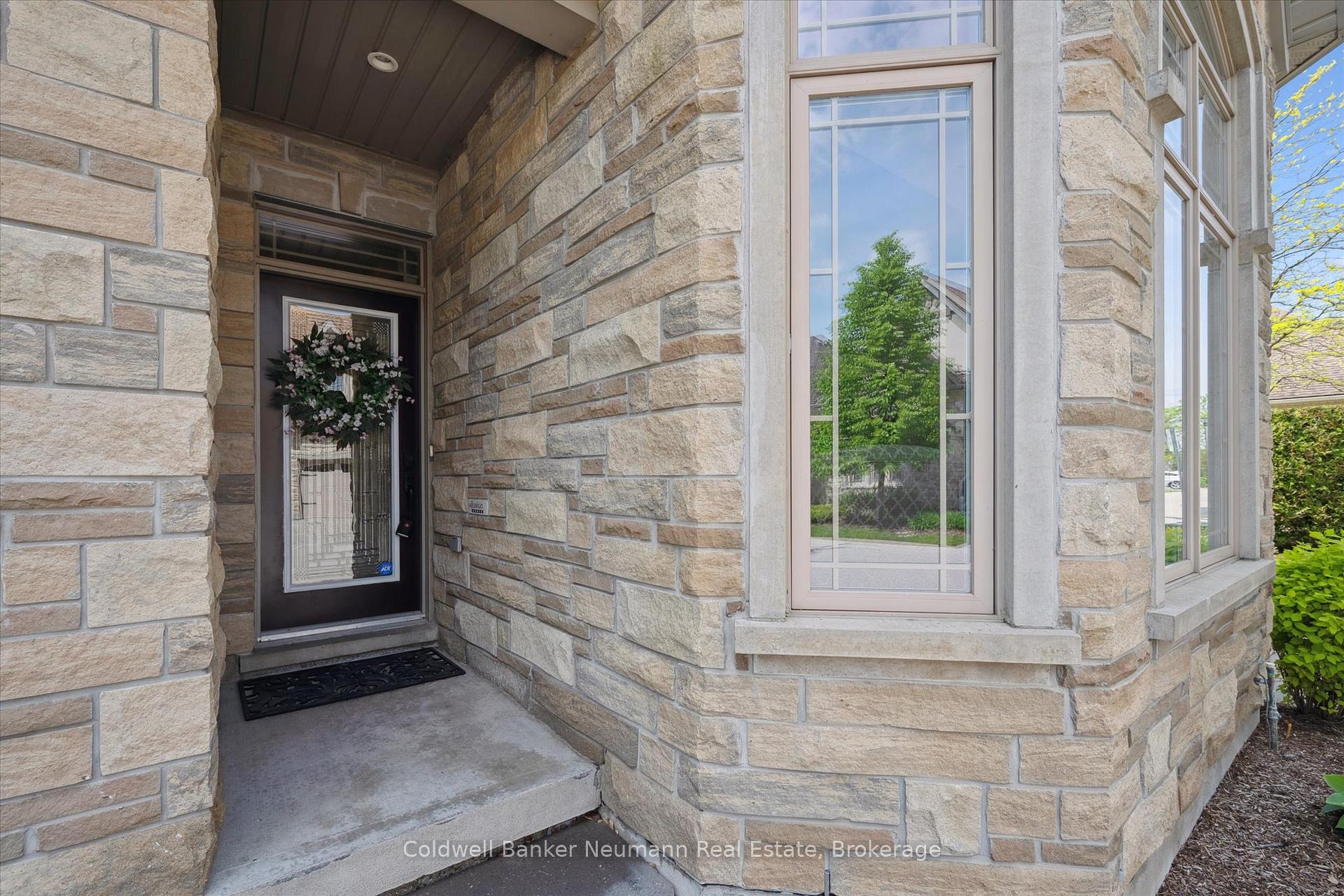 Photo 4 of Unit 30, 19 Simmonds Drive, Guelph, Victoria North — HOMEH