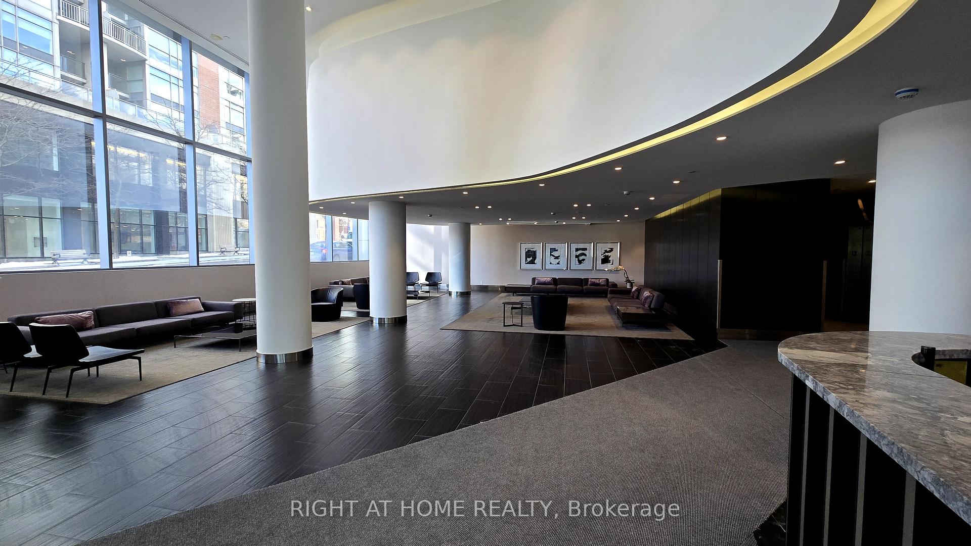 Photo 3 of Unit 802, 1815 Yonge Street, Toronto, Mount Pleasant West — HOMEH